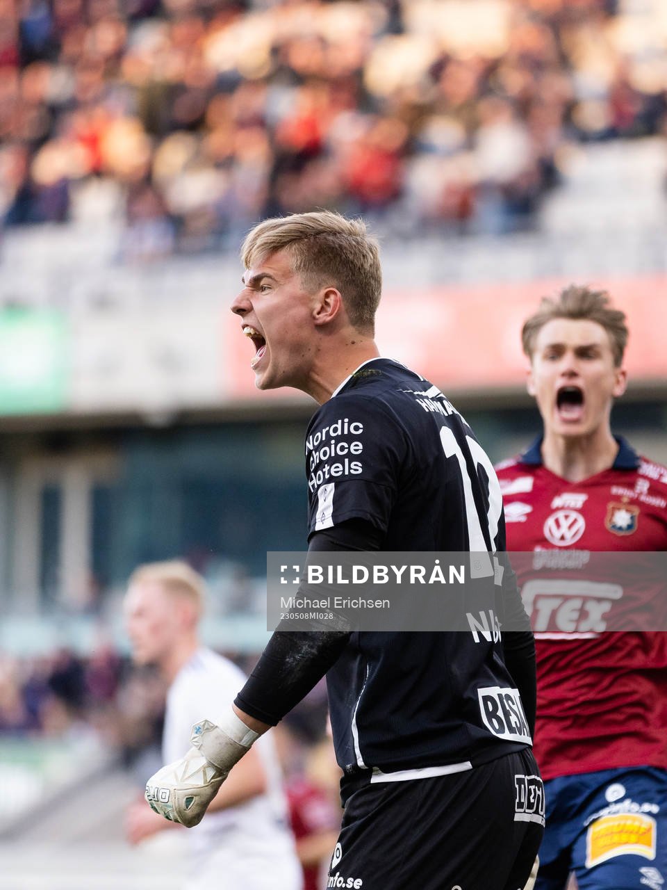 Örgrytes målvakt Mathias Nilsson jublar