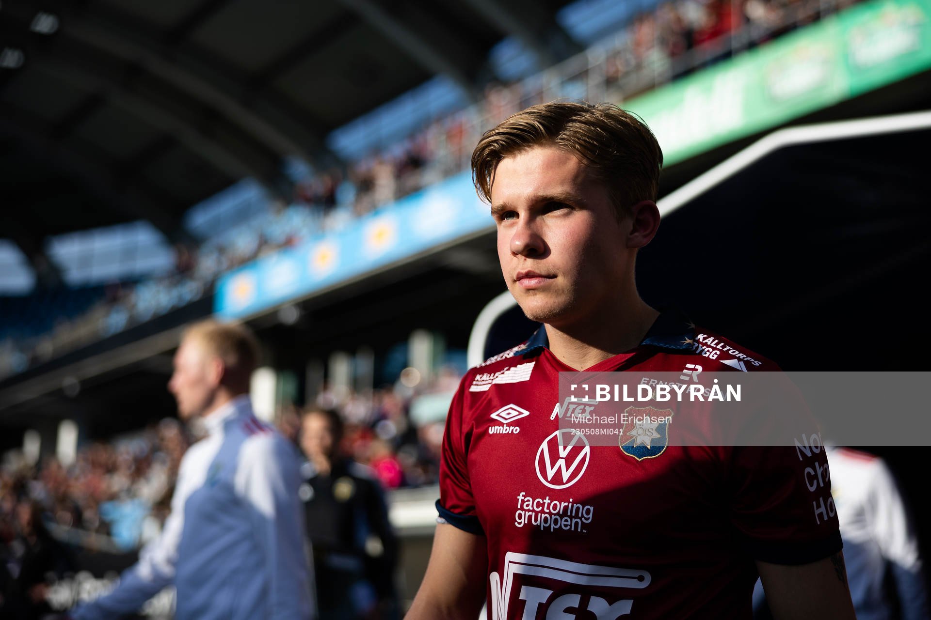 Örgrytes Isak Dahlqvist på väg ut till line up innan