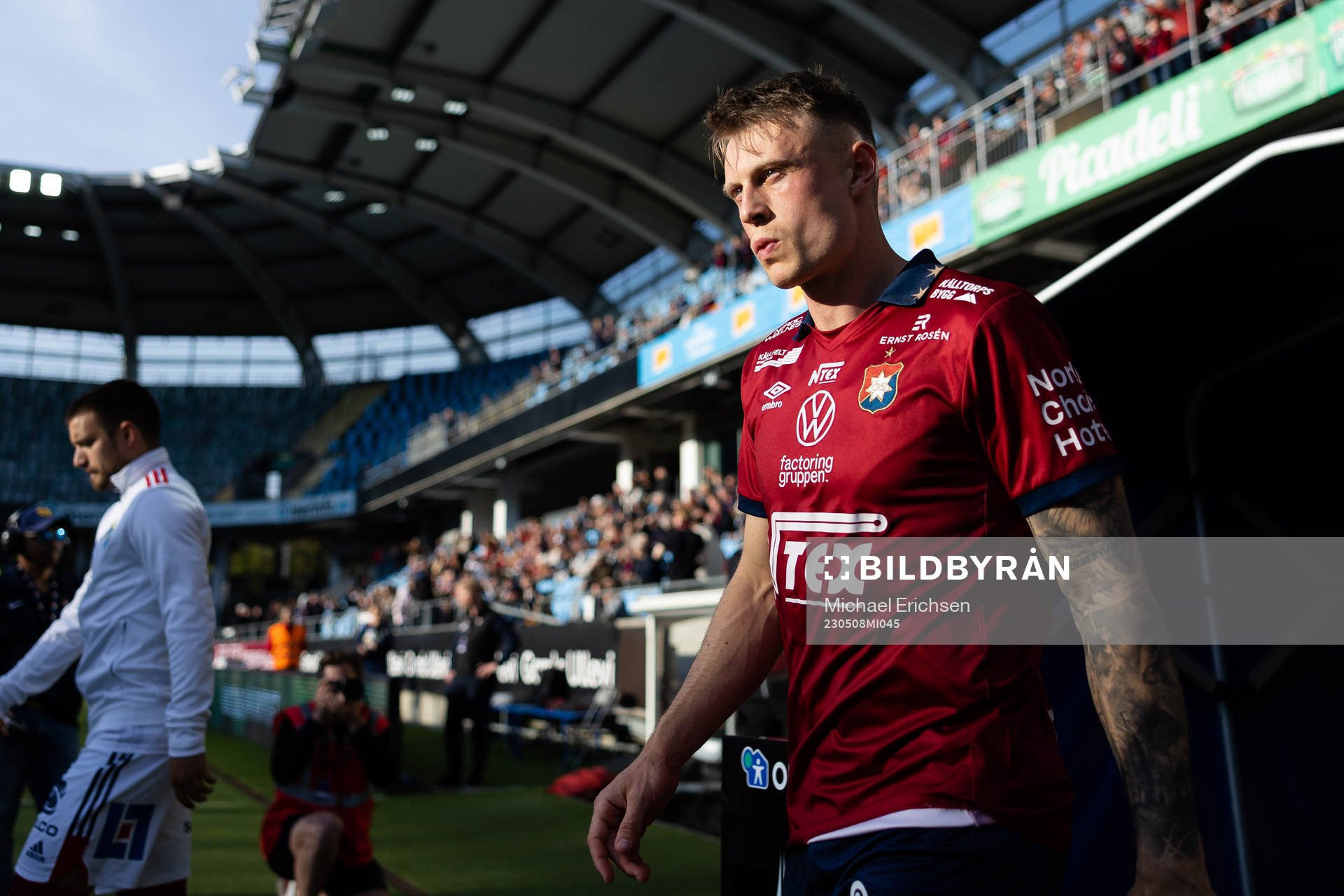 Örgrytes Marcus Haglind Sangre på väg ut till line up innan fotbollsmatchen i Superettan mellan Örgryte och Öster den 8 maj 2023 i Göteborg.