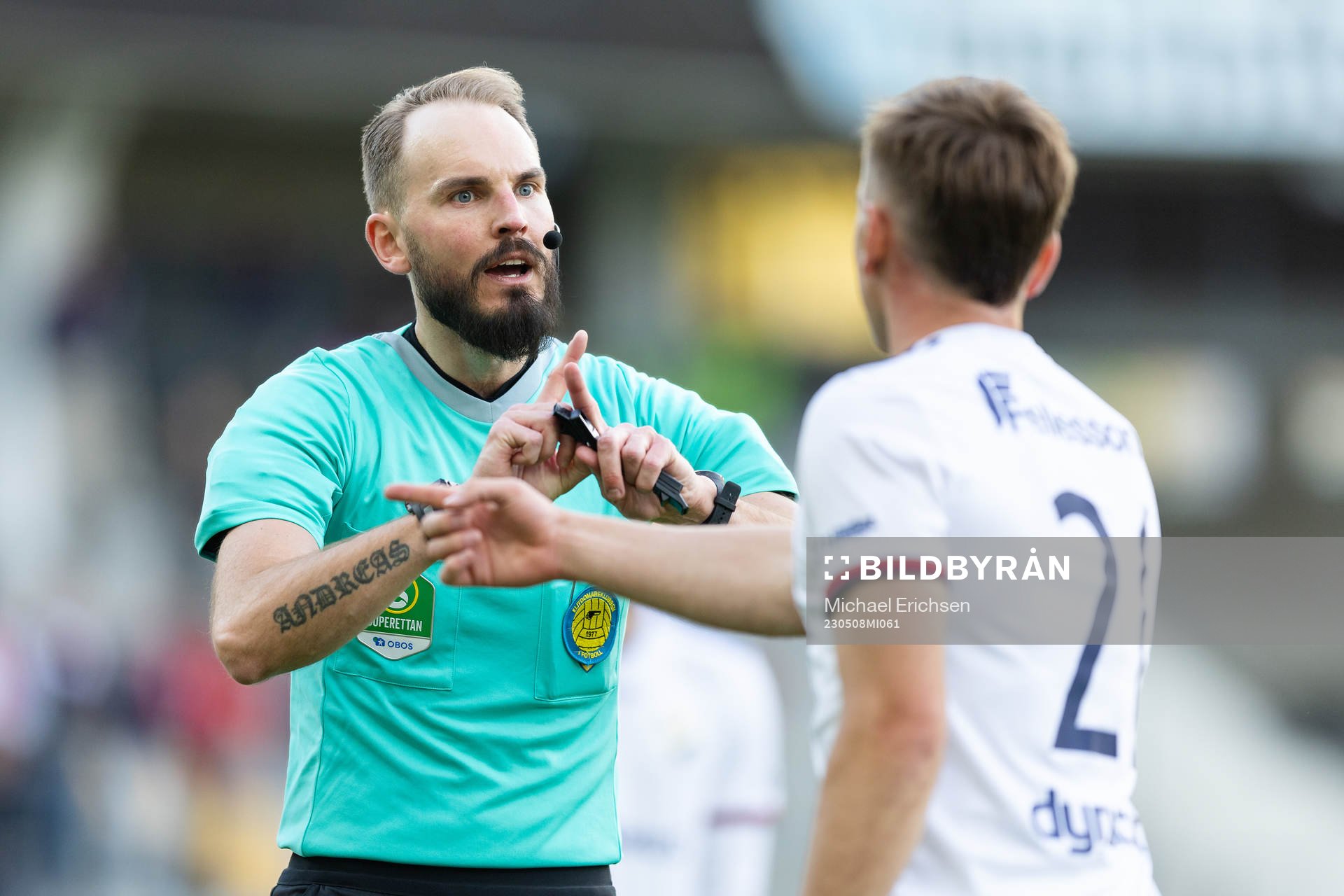 Domare Andreas Dufva-Johansson och Östers Runar Thor