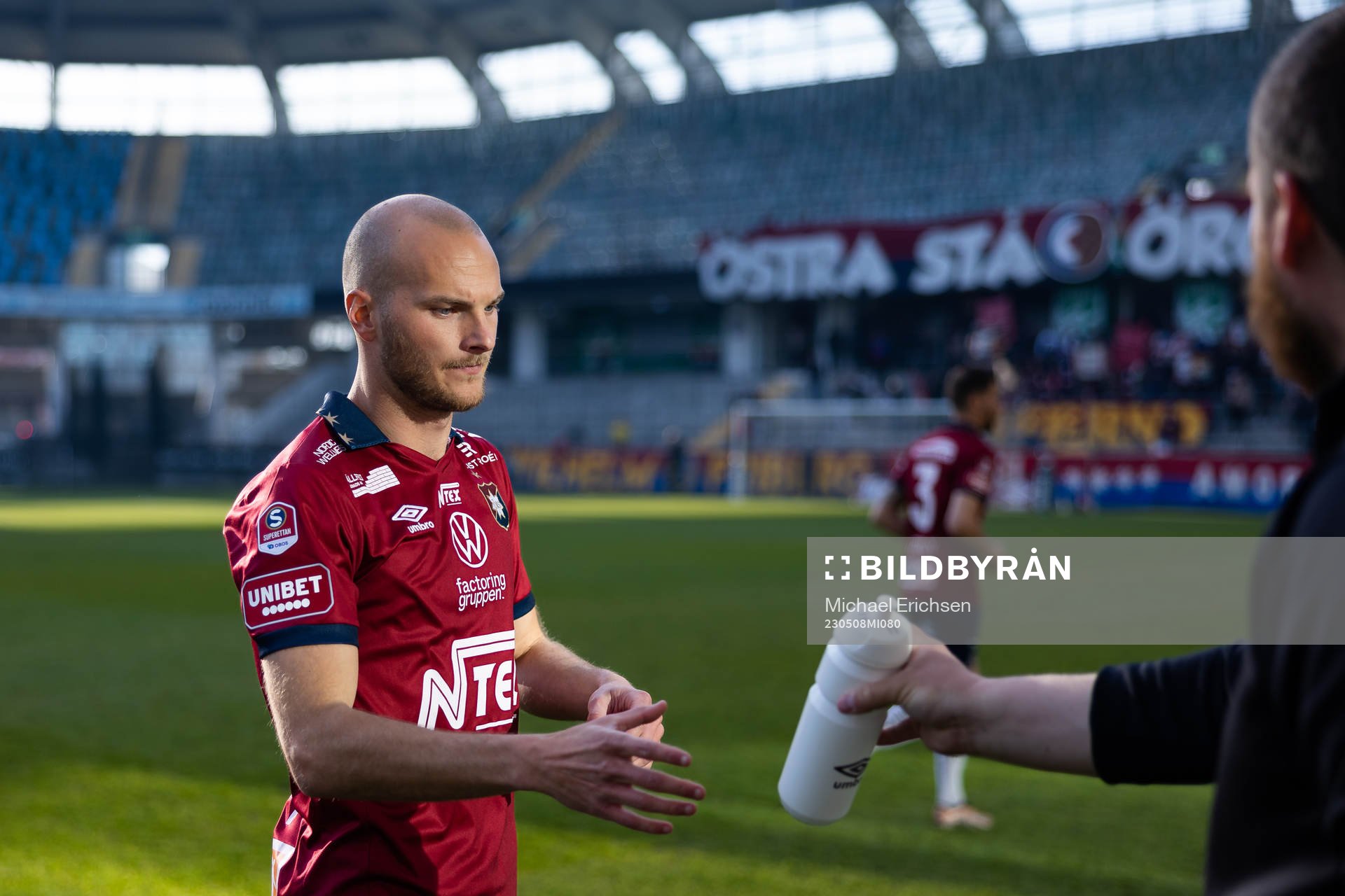 Örgrytes Jonathan Drott innan fotbollsmatchen i Superettan