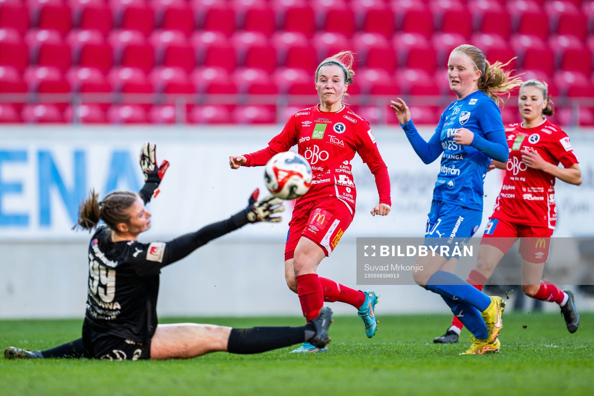 Örebros Heidi Kollanen gör 0-3 bakom Kalmars målvakt