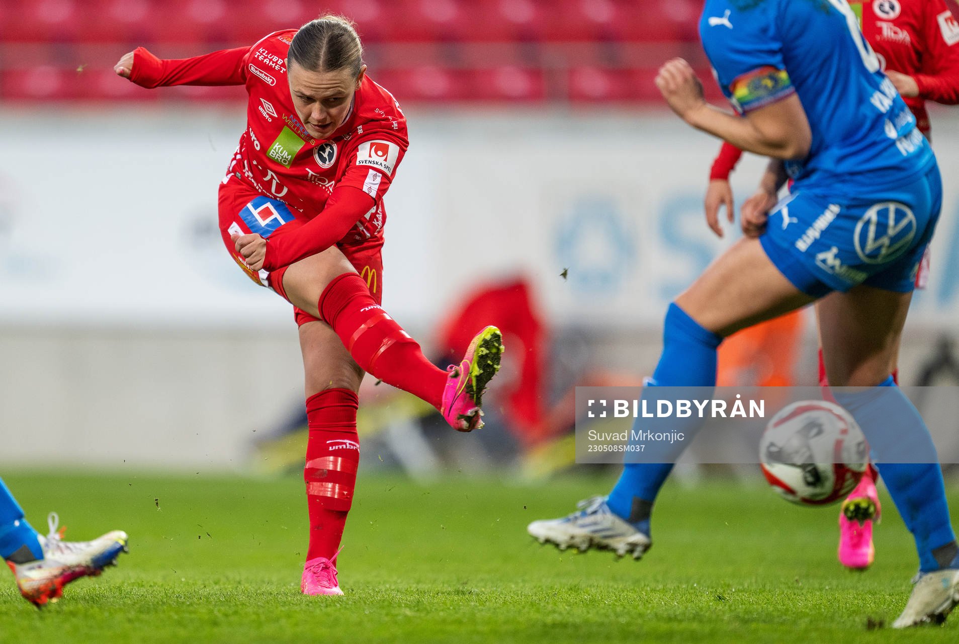 Örebros Maja Bodin skjuter ett skott