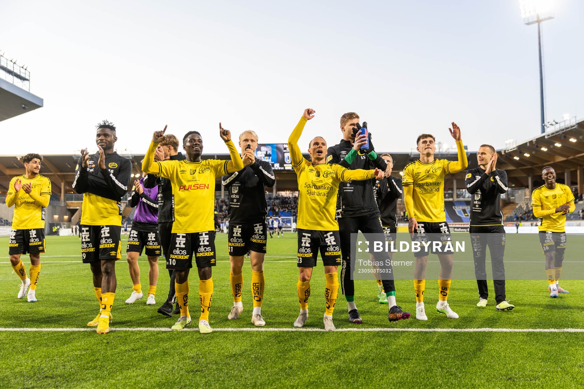 Elfsborgs spelare jublar efter fotbollsmatchen i Allsvenskan mellan Sirius och Elfsborg den 8 maj 2023 i Uppsala. 