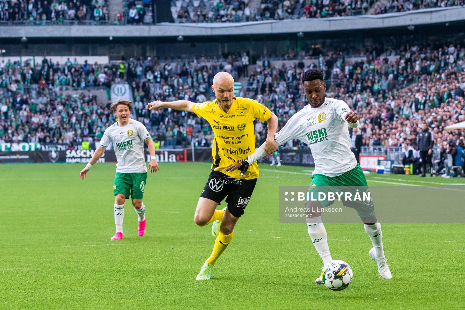 Mjällbys Viktor Gustafson och Hammarbys Shaquille Pinas