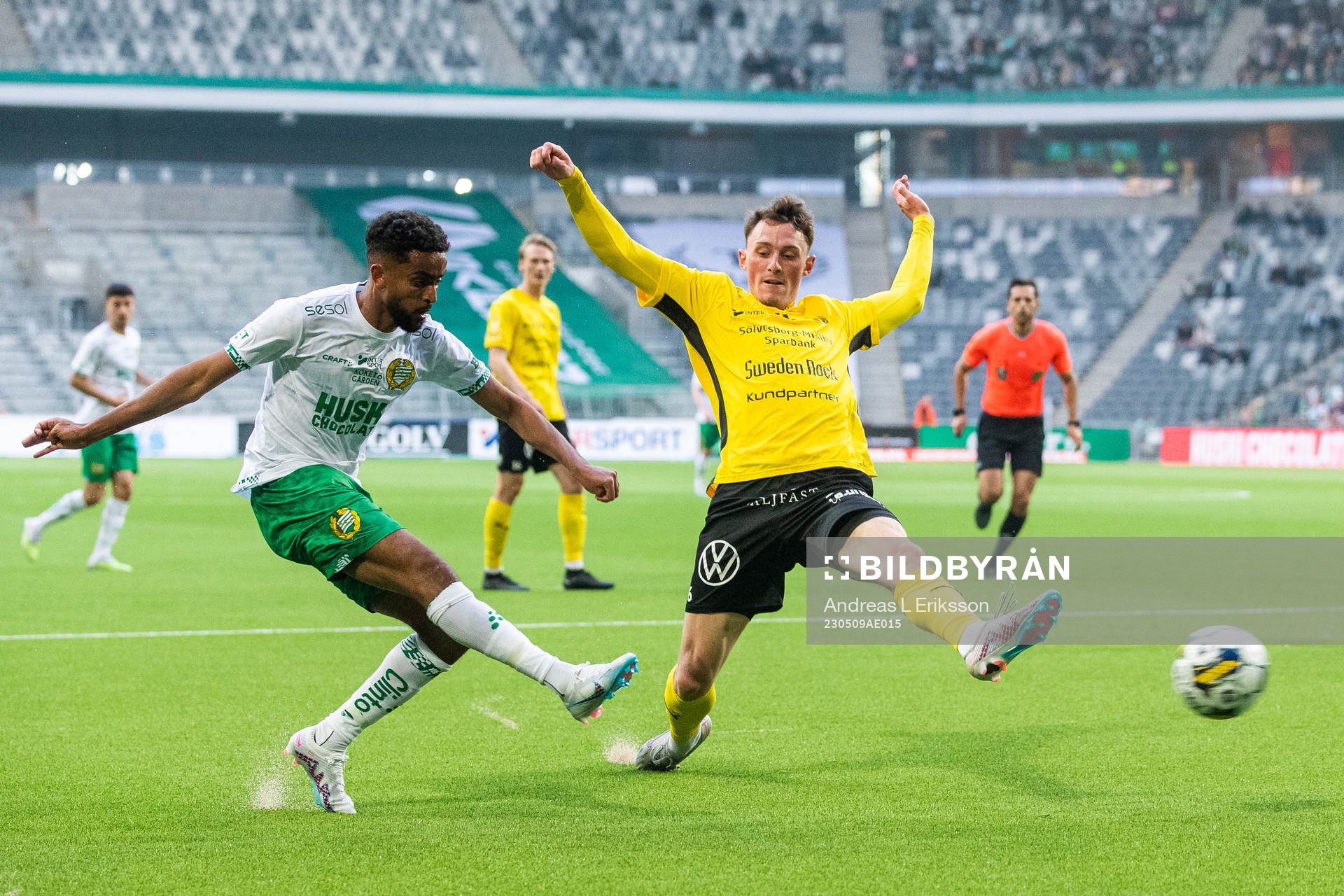 Hammarbys Tesfaldet Tekie och Mjällbys Noah Persson