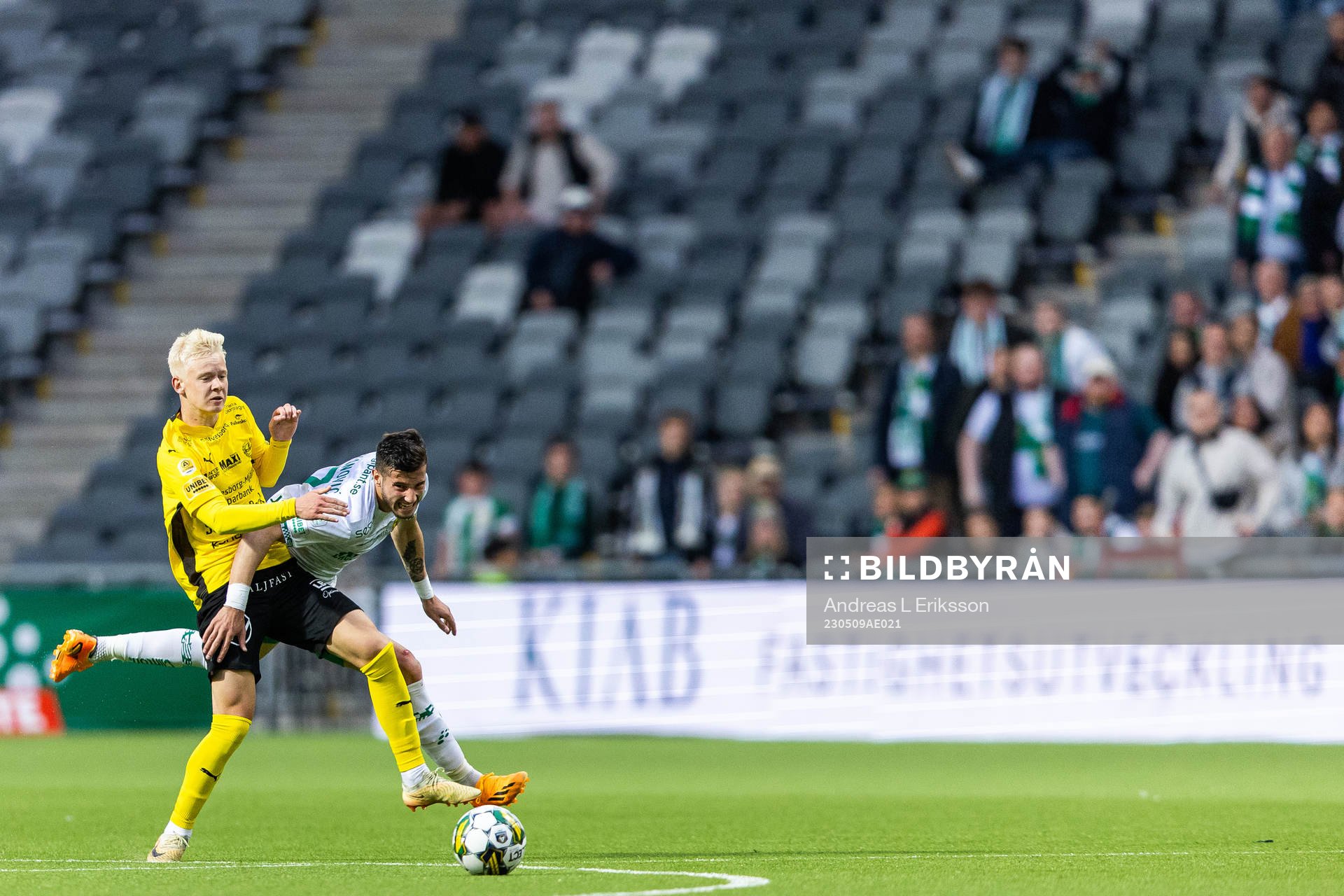Mjällbys Otto Rosengren och Hammarbys Viktor Djukanovic