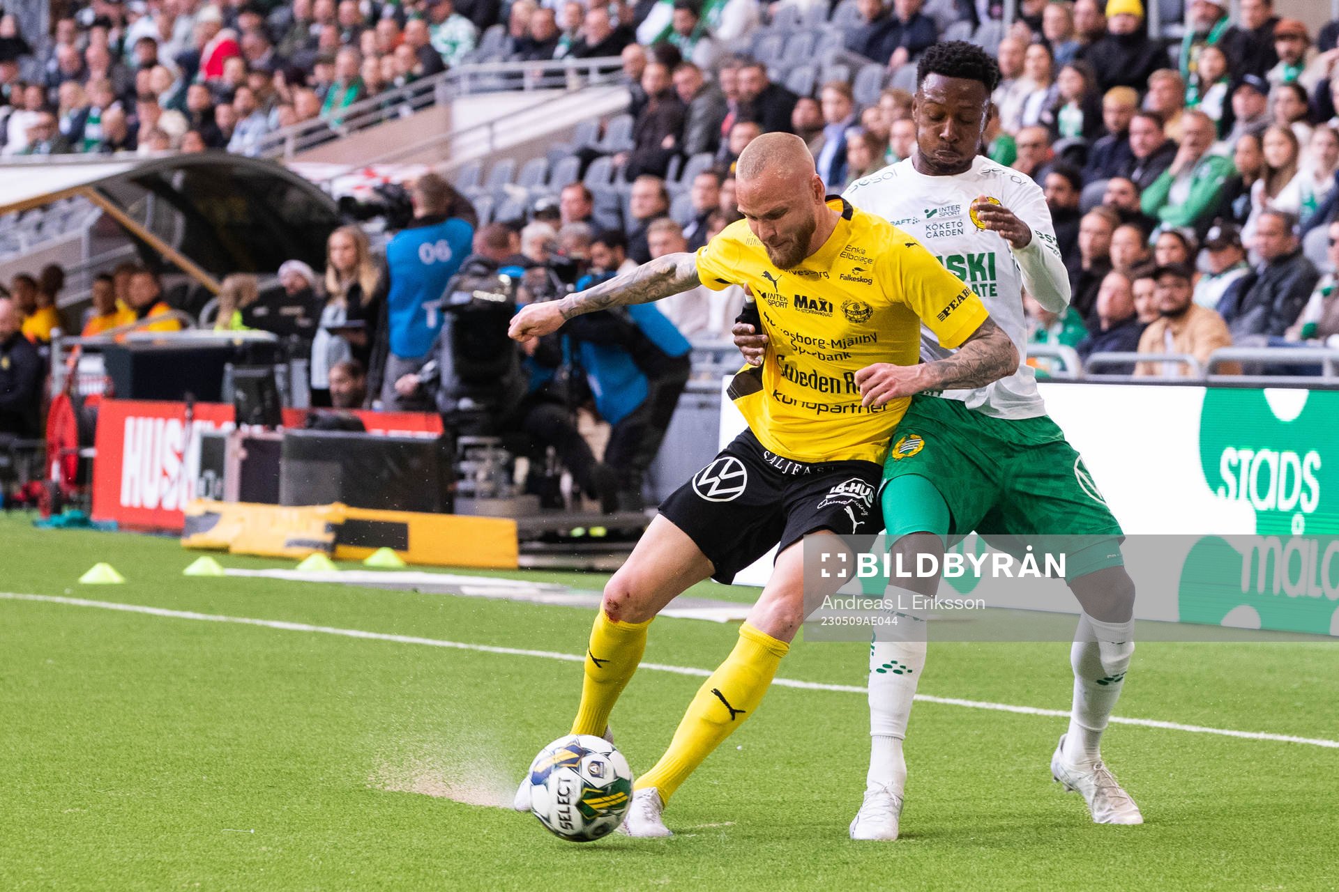 Mjällbys Adam Ståhl och Hammarbys Shaquille Pinas
