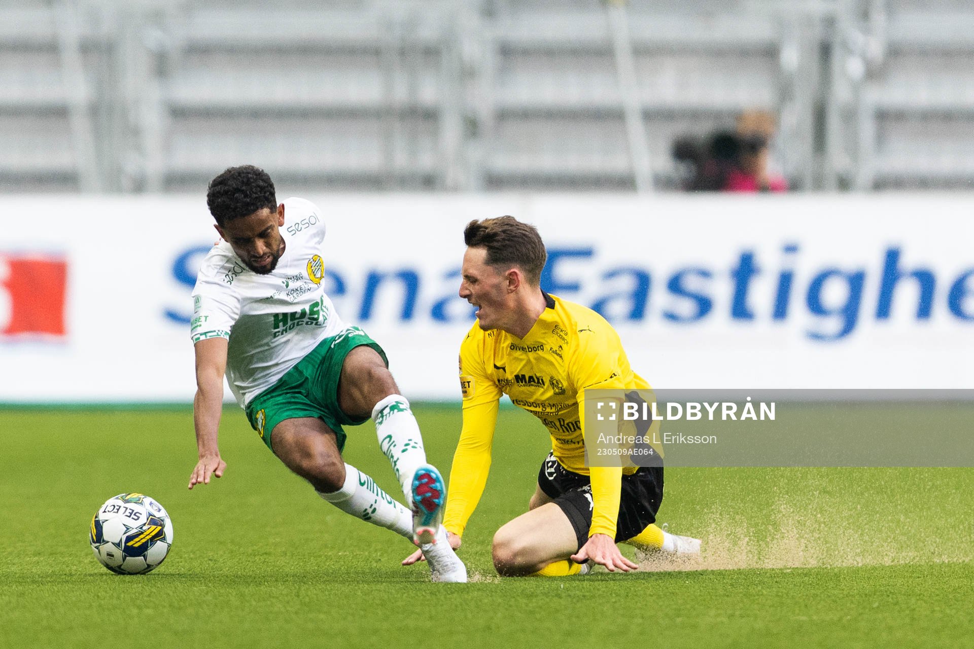 Hammarbys Tesfaldet Tekie och Mjällbys Noah Persson