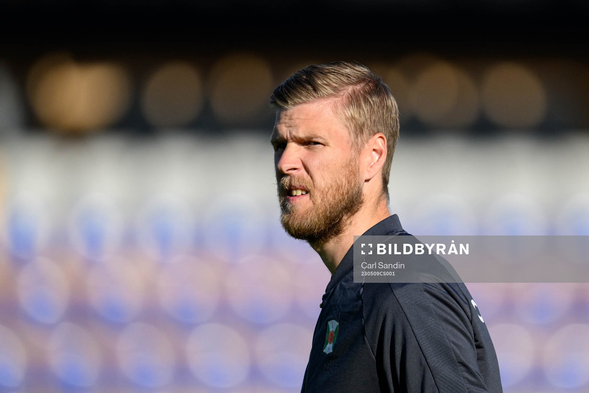 Varbergs målvakt Fredrik Andersson innan fotbollsmatchen i