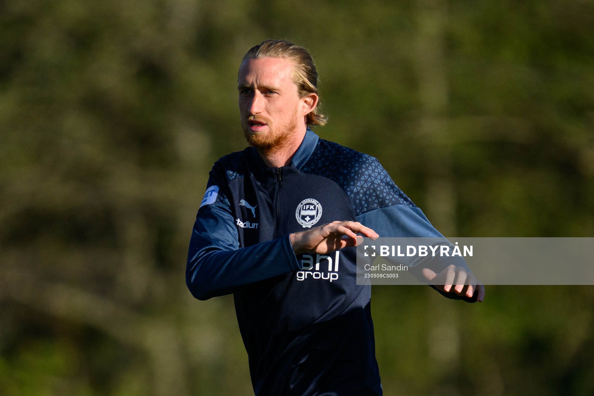 Värnamos Hampus Näsström innan fotbollsmatchen i