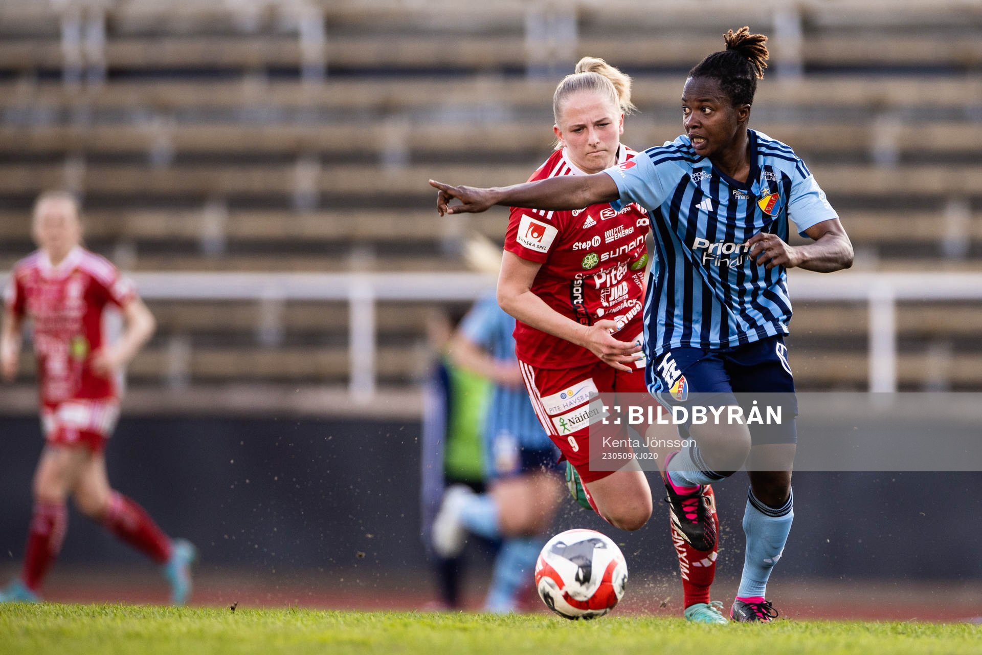 Piteås Tuva Skoog ich Djurgårdens Portia Boakye