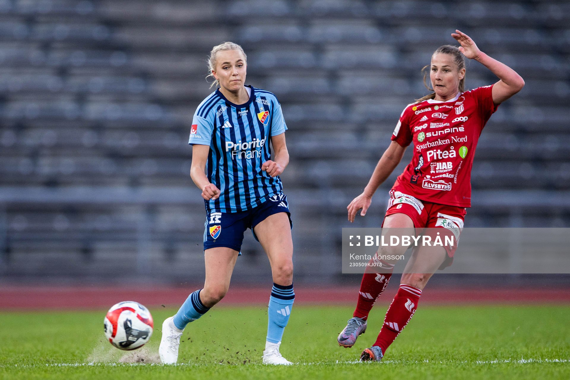 Djurgårdens Sara Lilja Vidlund och Piteås Olivia Holm
