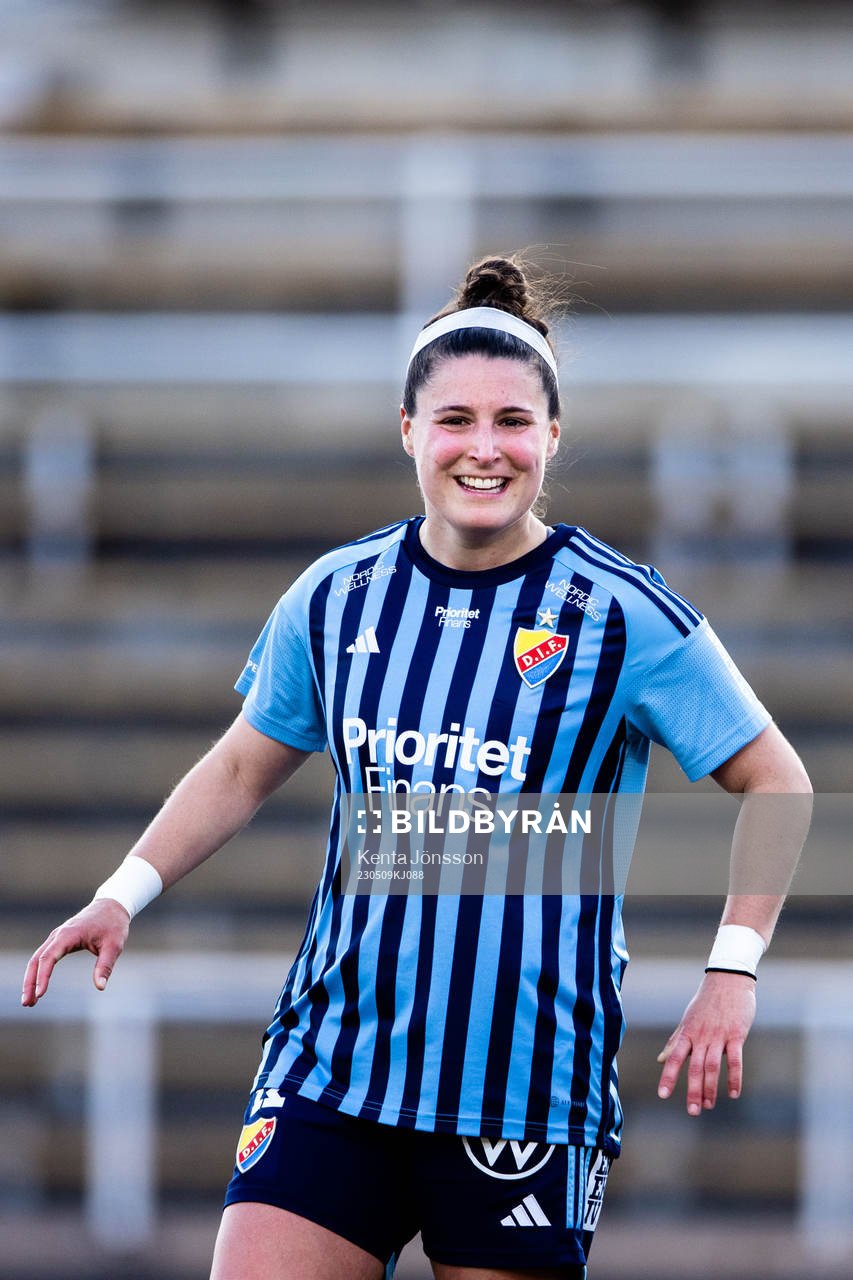 Djurgårdens Hayley Dowd under fotbollsmatchen i Damallsvenskan mellan Djurgården och Piteå den 9 maj 2023 i Stockholm. 