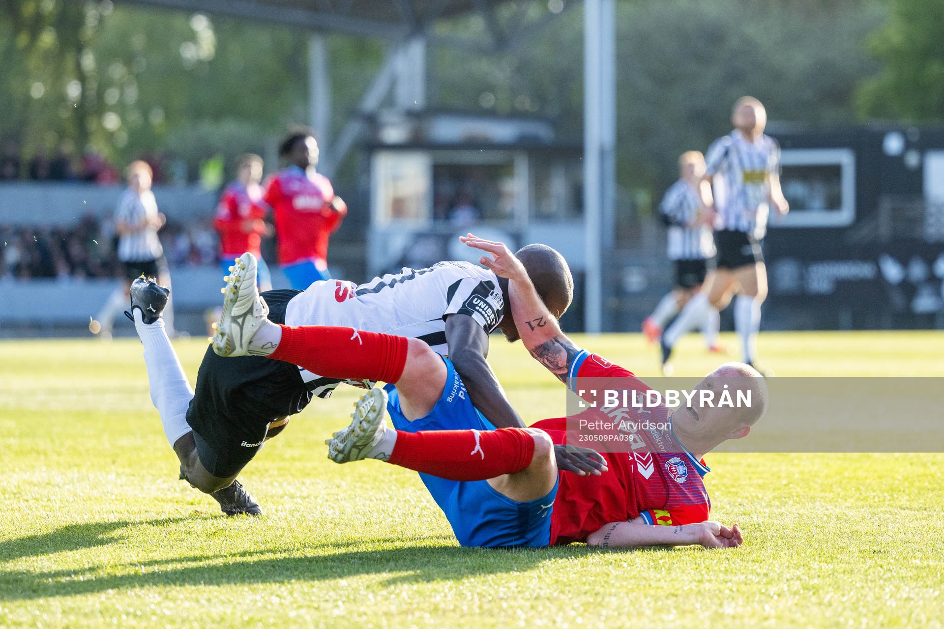 Helsingborgs Philip Rejnhold och Landskronas Ousmane Diawara
