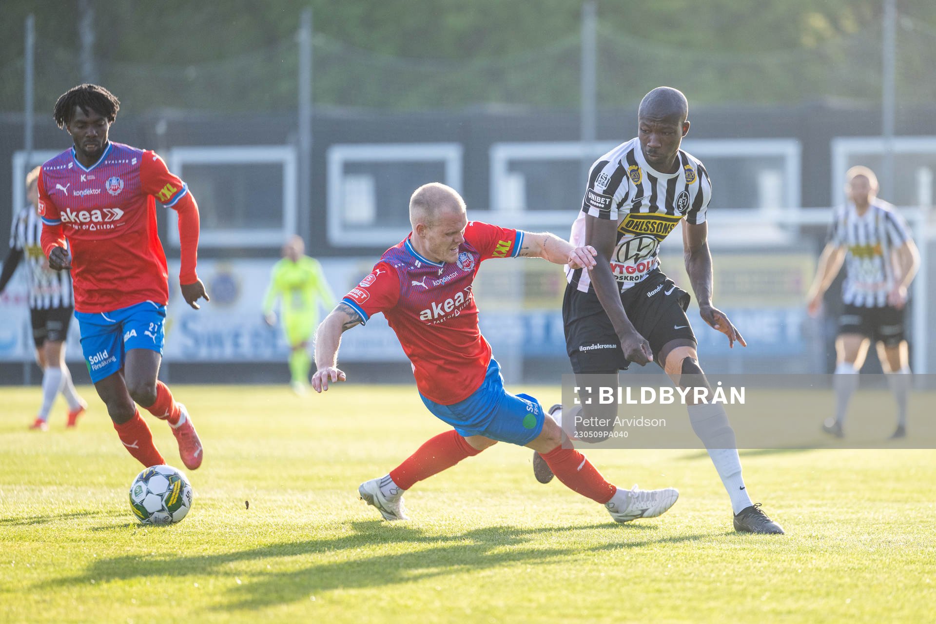 Helsingborgs Philip Rejnhold och Landskronas Ousmane Diawara