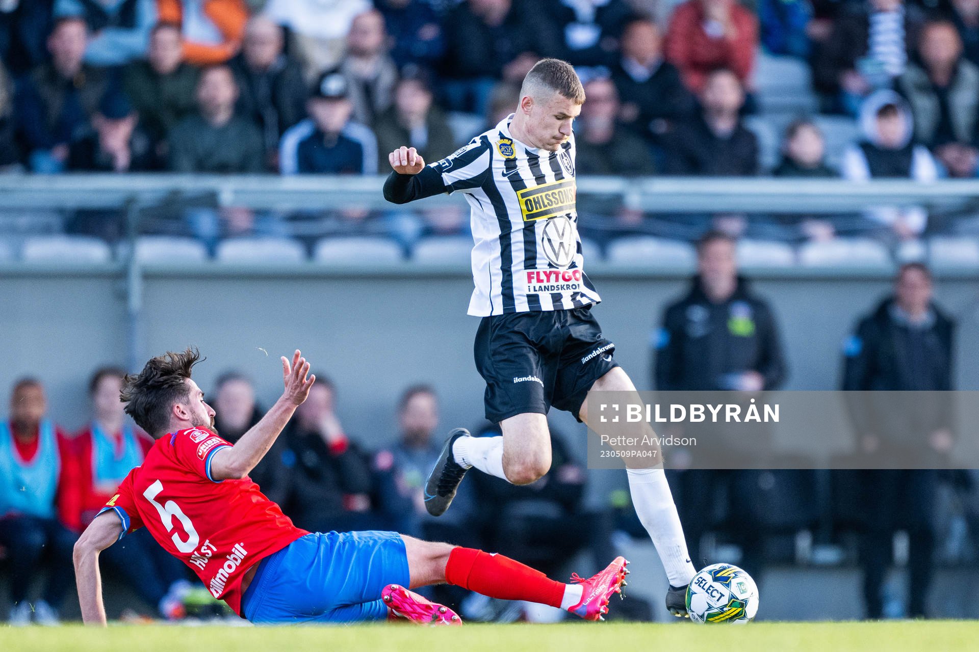 Helsingborgs Frederik Holst och Landskronas Robin Dzabic