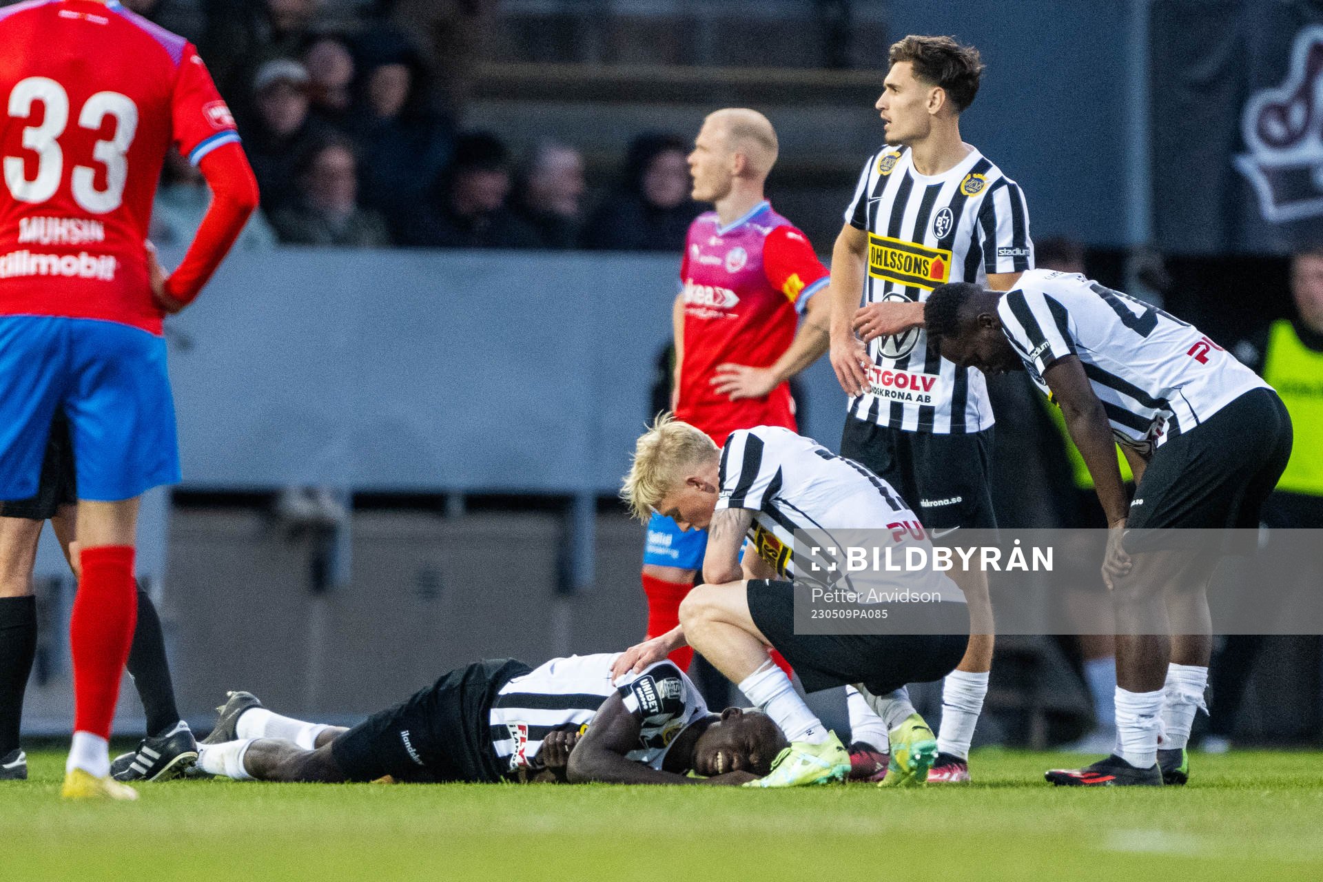 Landskronas Ousmane Diawara har ont och ses om av Melker
