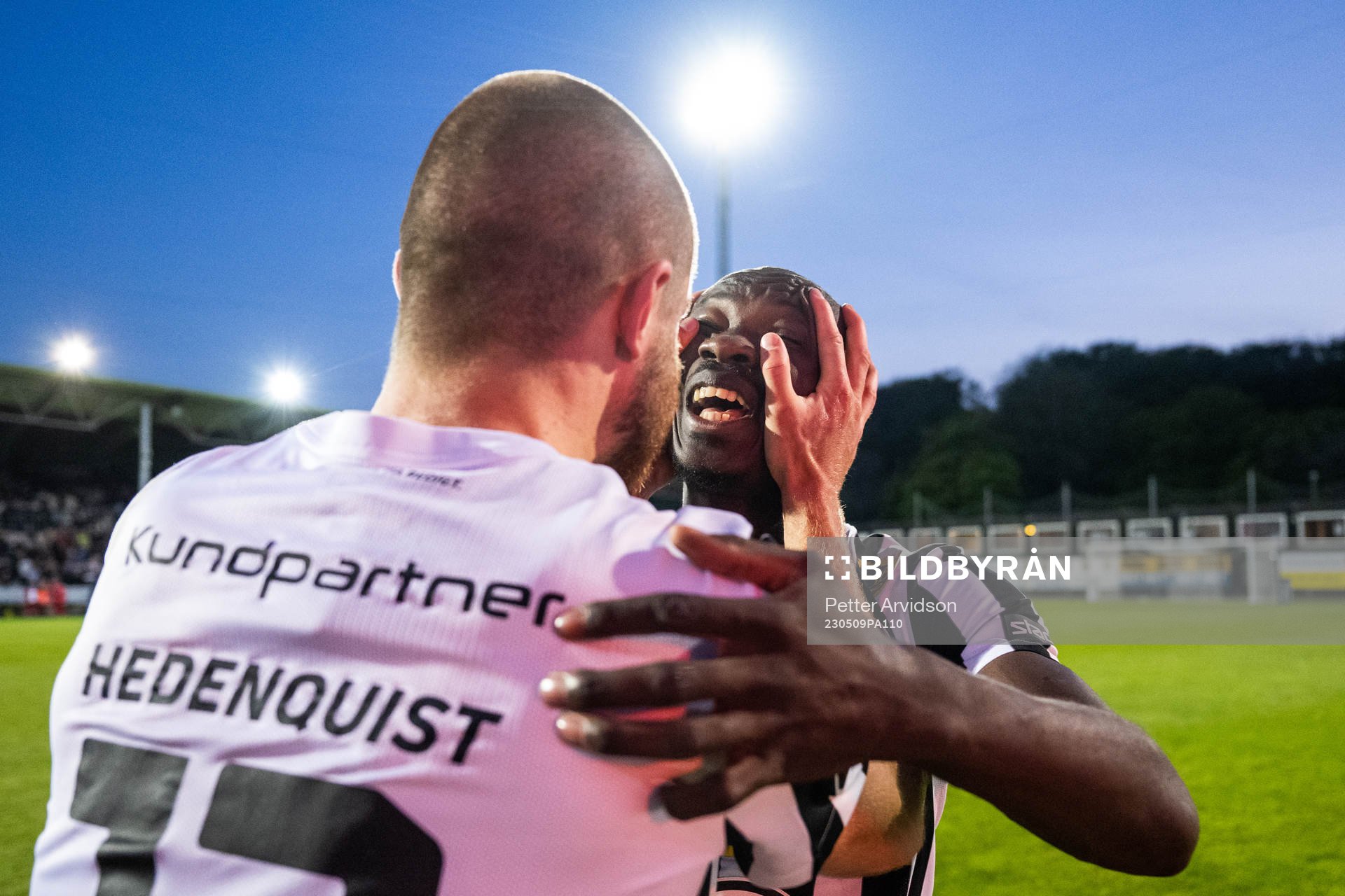 Landskronas Ousmane Diawara och Erik Hedenquist jublar