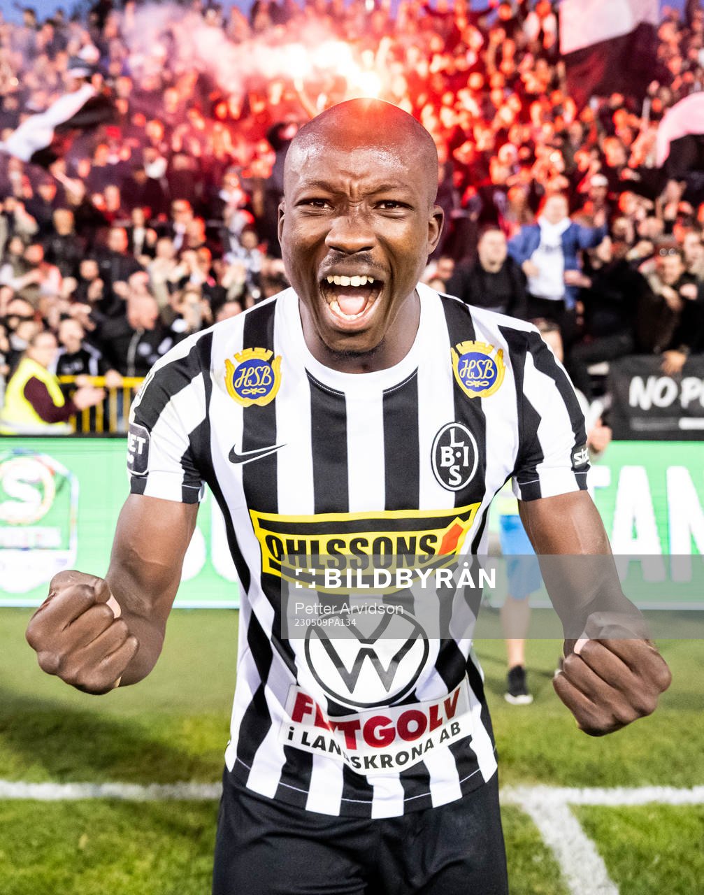 Landskronas Ousmane Diawara jublar efter fotbollsmatchen i Superettan mellan Landskrona och Helsingborg den 9 maj 2023 i Landskrona.