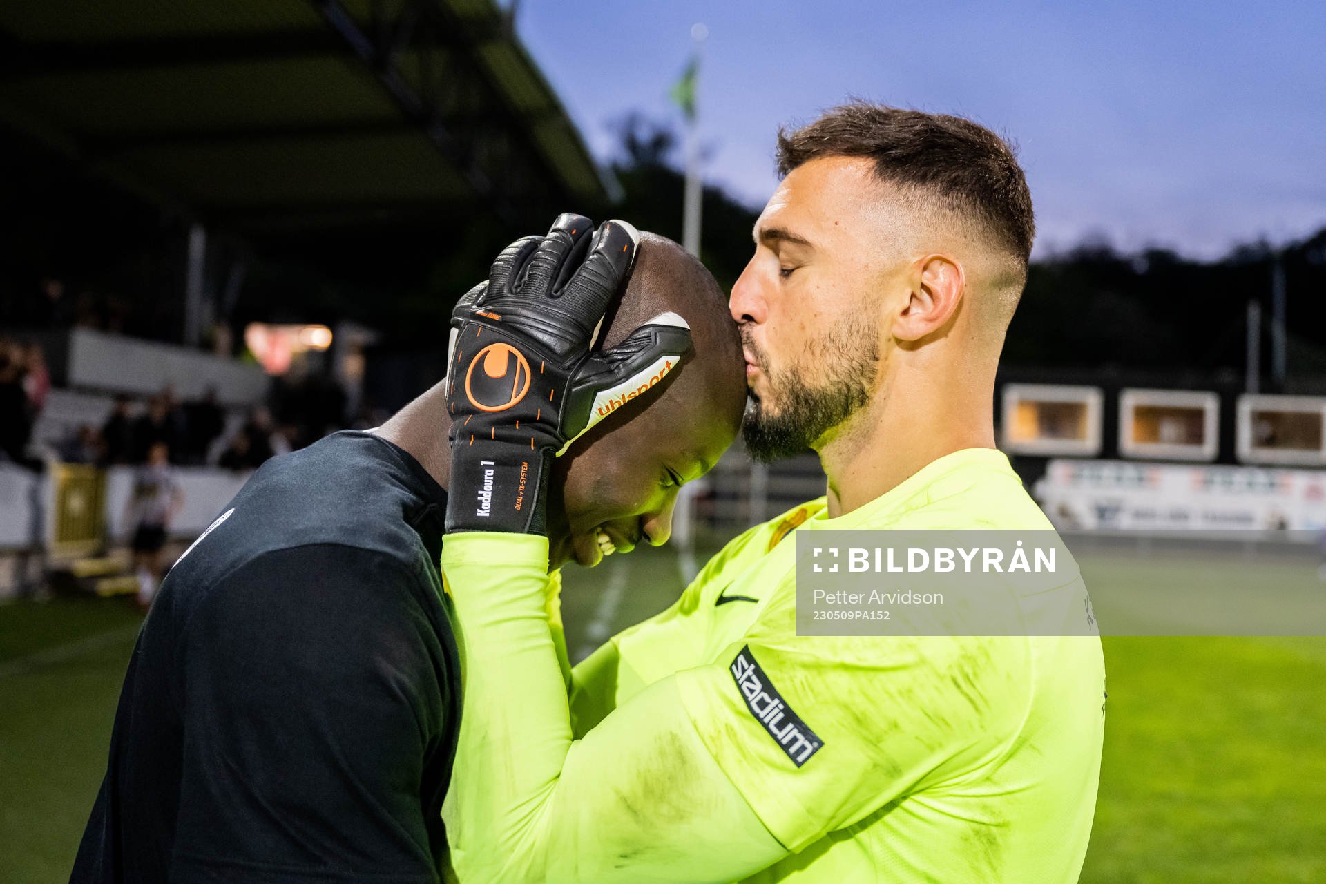 Landskronas Ousmane Diawara och målvakt Amr Kaddoura jublar