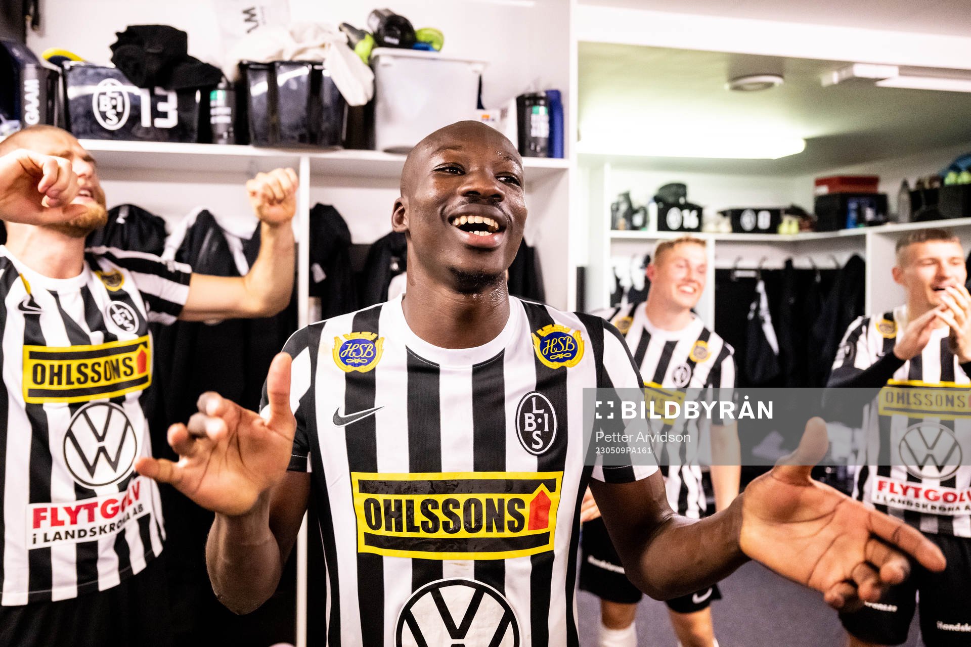 Landskronas Ousmane Diawara jublar i omklädningsrummet