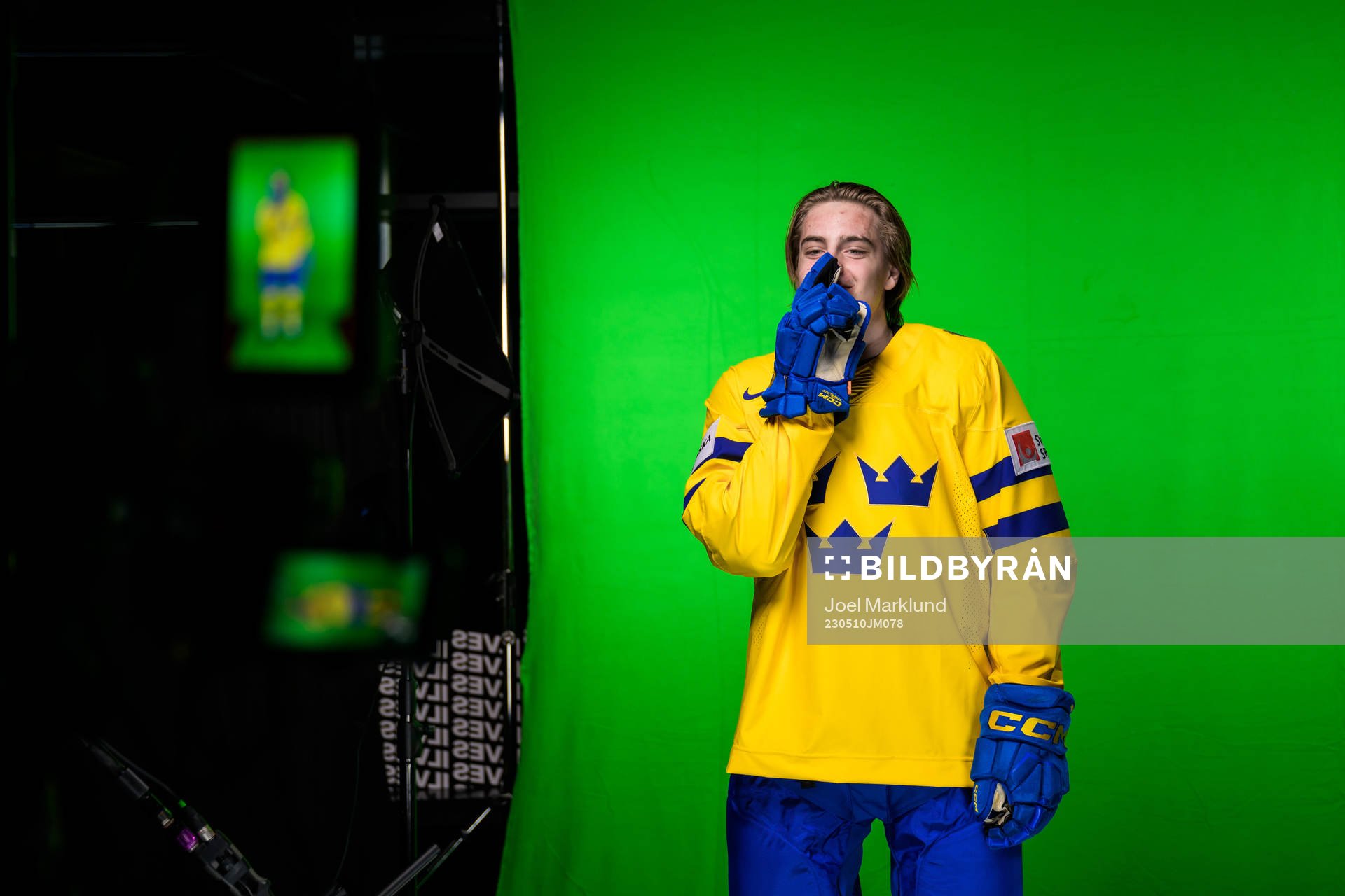 Leo Carlsson of Sweden celebrates