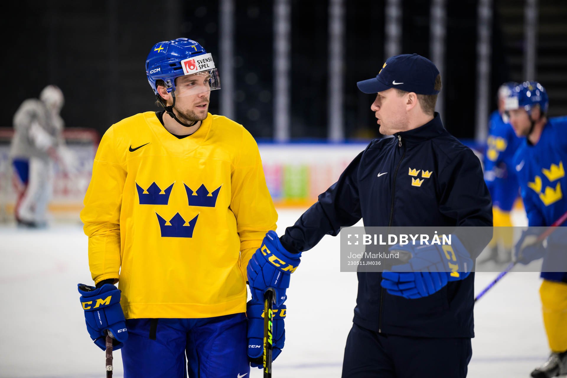 Henrik Tömmernes and head coach Sam Hallam of Sweden at a