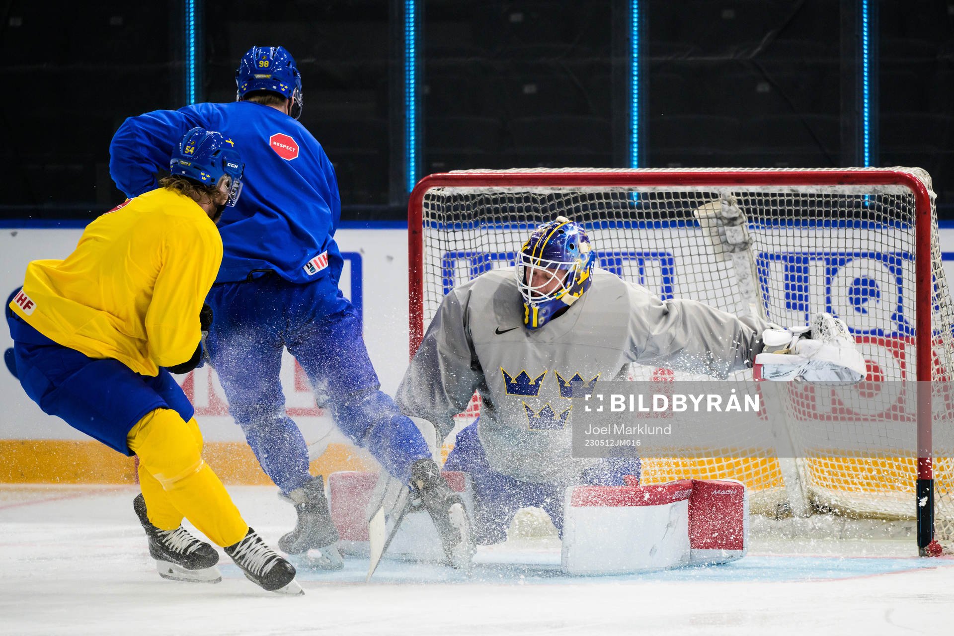 Anton Lindholm, Alexander Nylander and goaltender Lars
