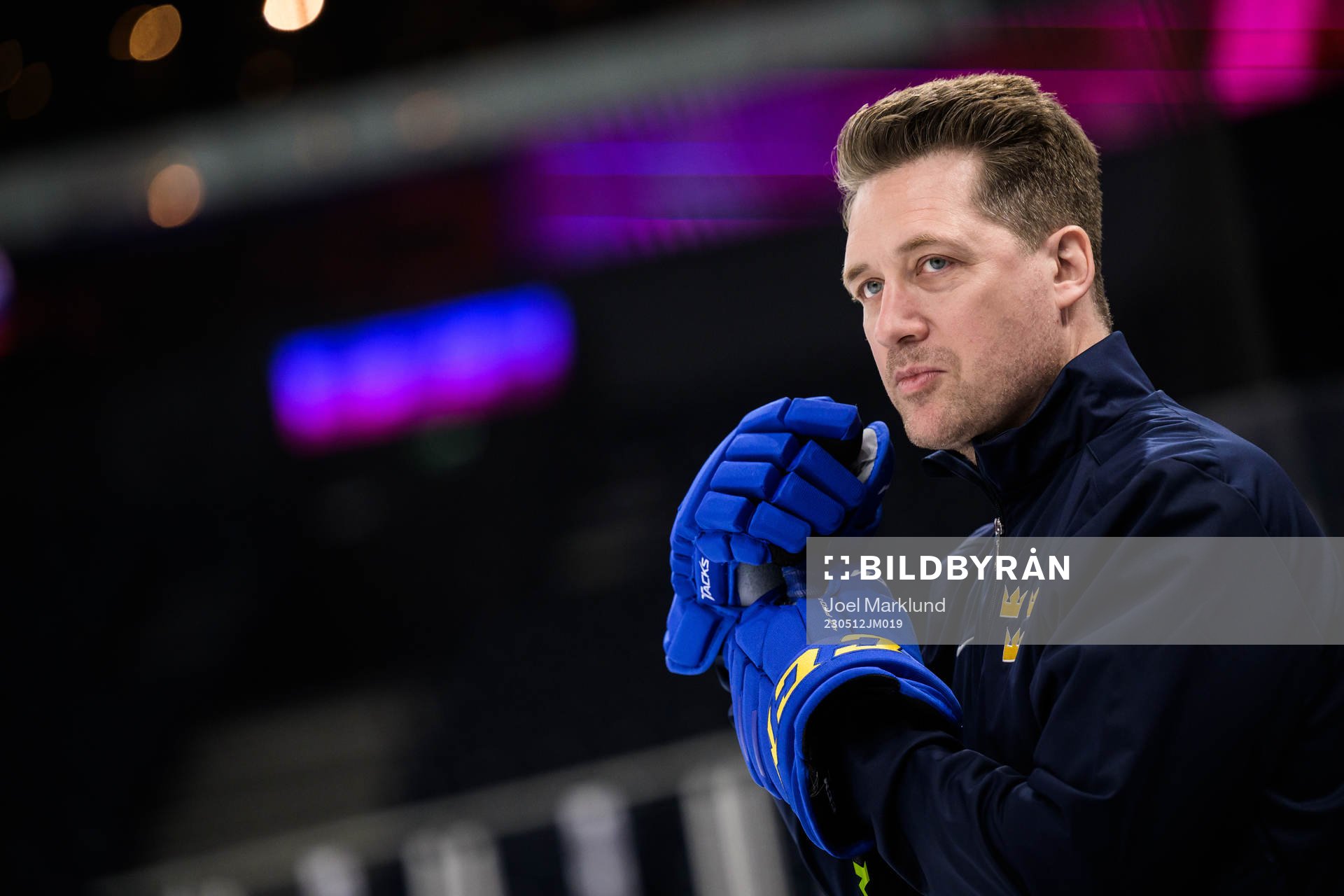 Head coach Sam Hallam of Sweden at a practice session