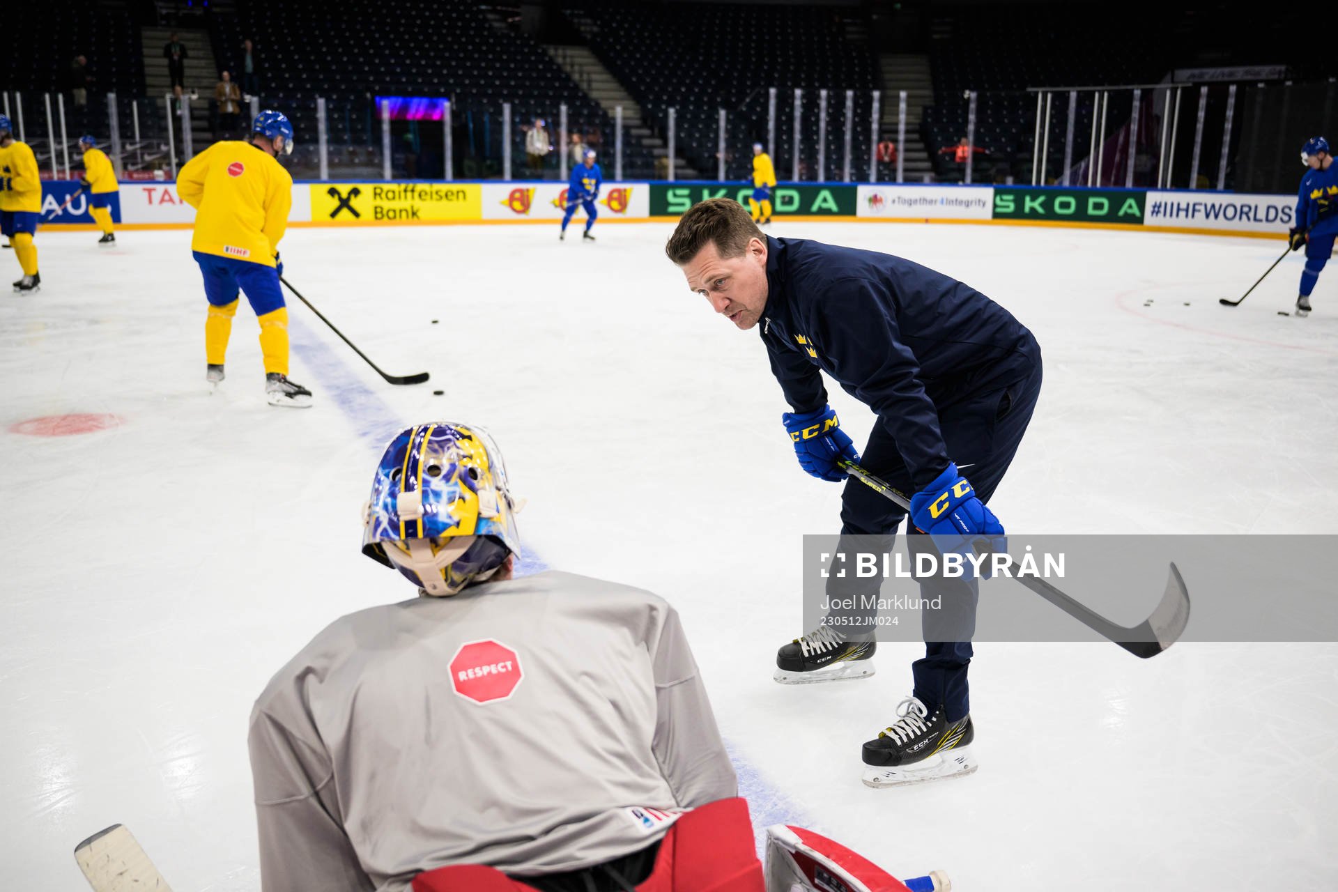 Head coach Sam Hallam talks to goaltender Lars Johansson of