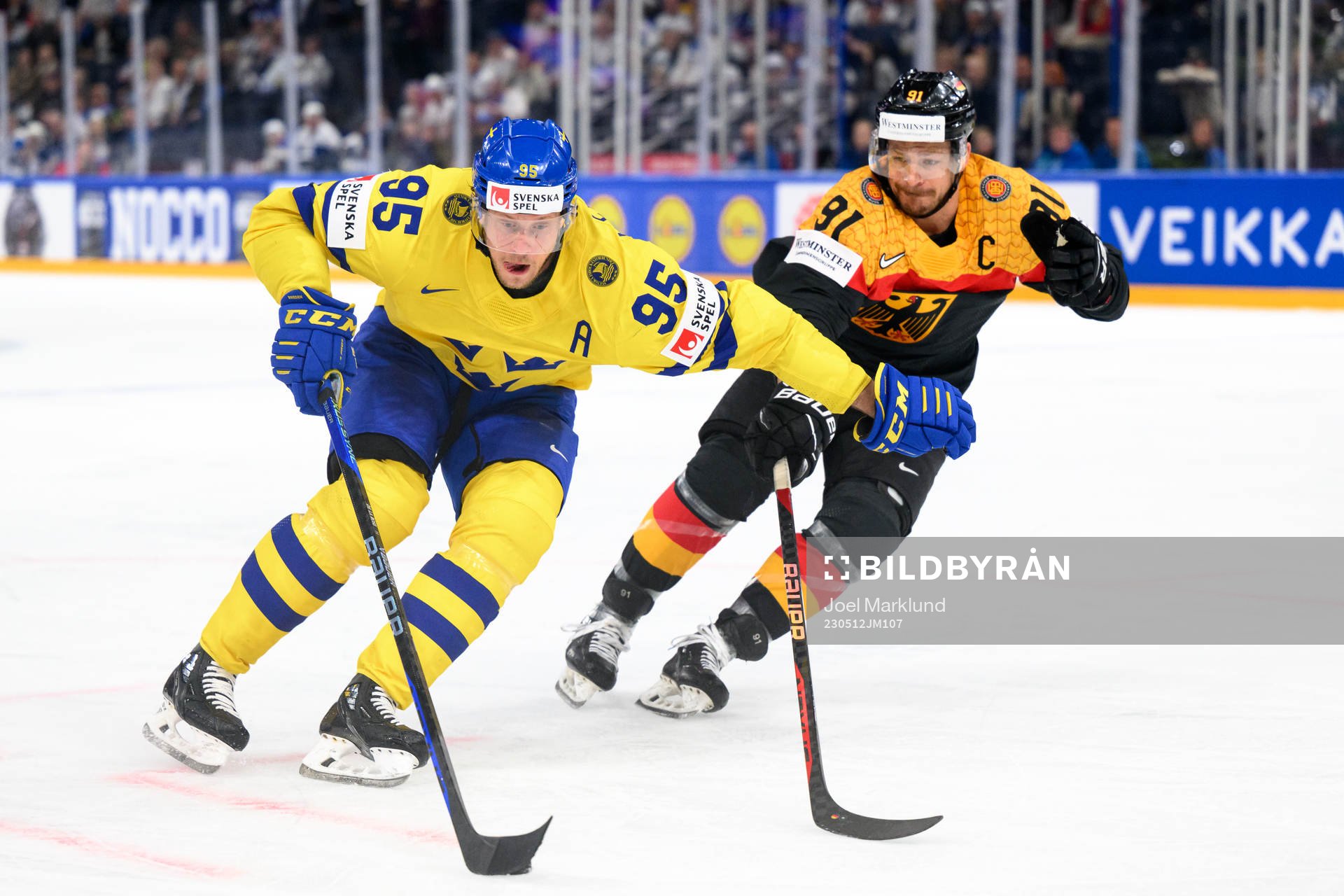 Jacob de la Rose of Sweden and Moritz Müller of Germany