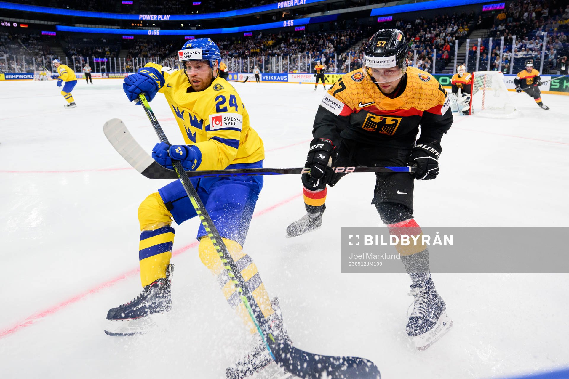Oscar Lindberg of Sweden and Leon Huttl of Germany