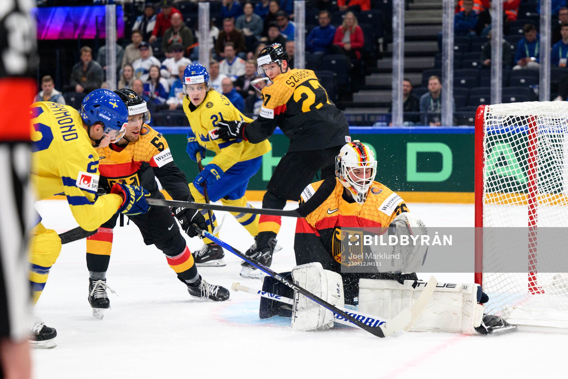 Lucas Raymond and Alexander Nylander of Sweden against