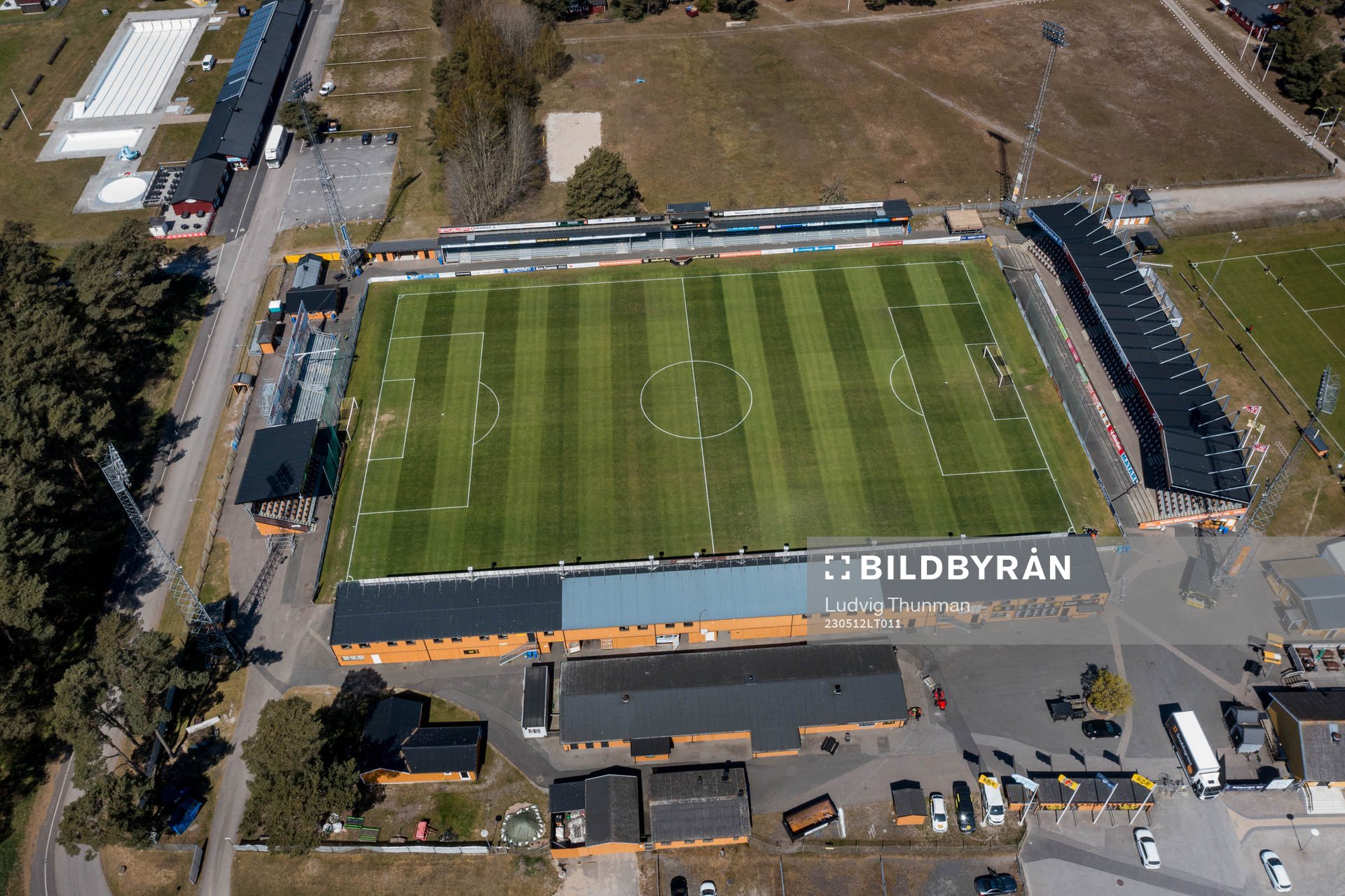 Drönarvy över Strandvallen under ett reportage med Mjällby den 12 maj 2023 i Hällevik. 