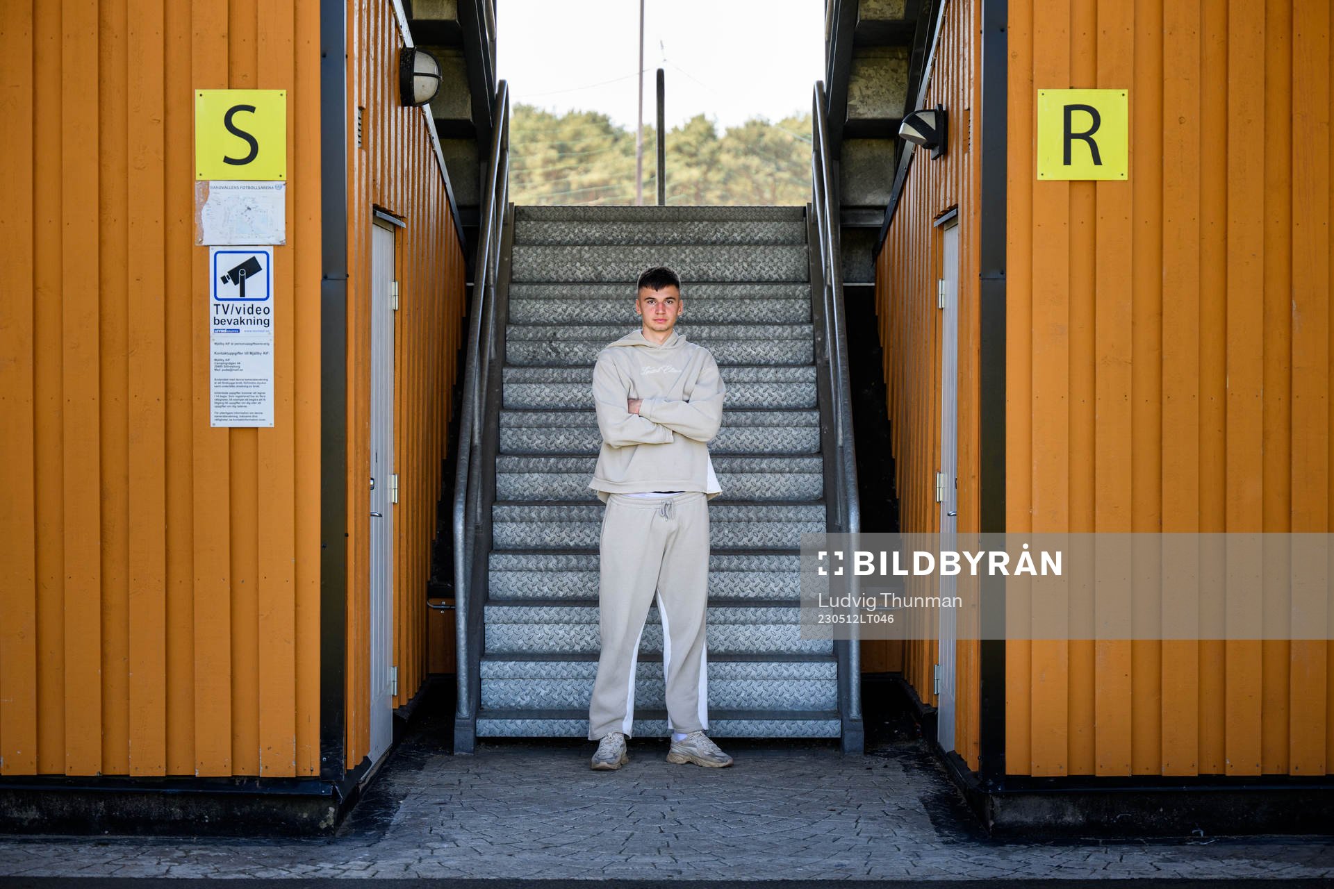 Noah Eile poserar för ett porträtt under ett reportage med Mjällby den 12 maj 2023 i Hällevik. 
