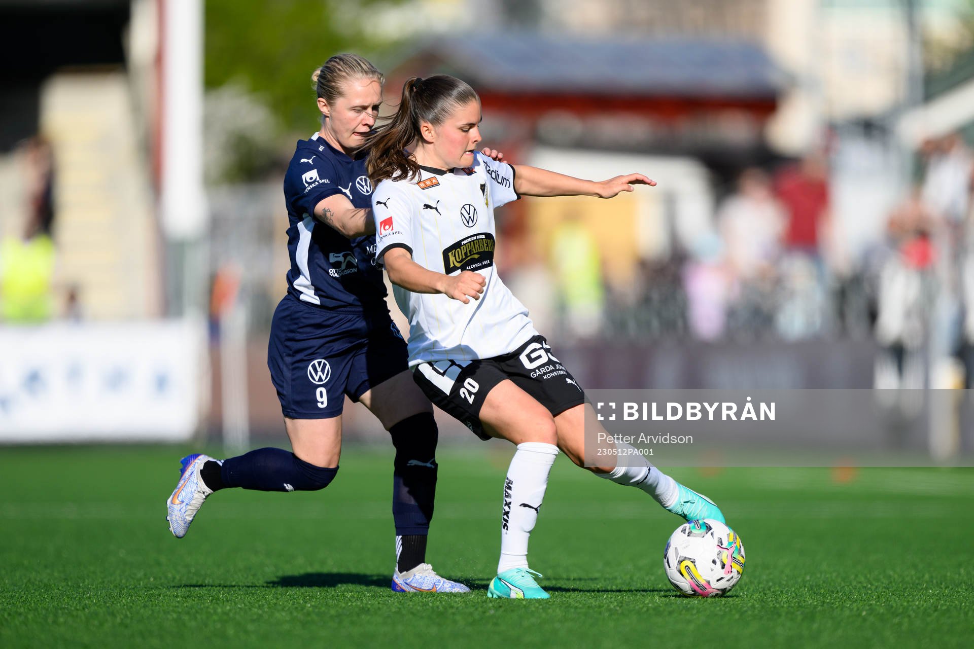 FC Rosengårds Emilia Larsson och Häckens Hanna Wijk