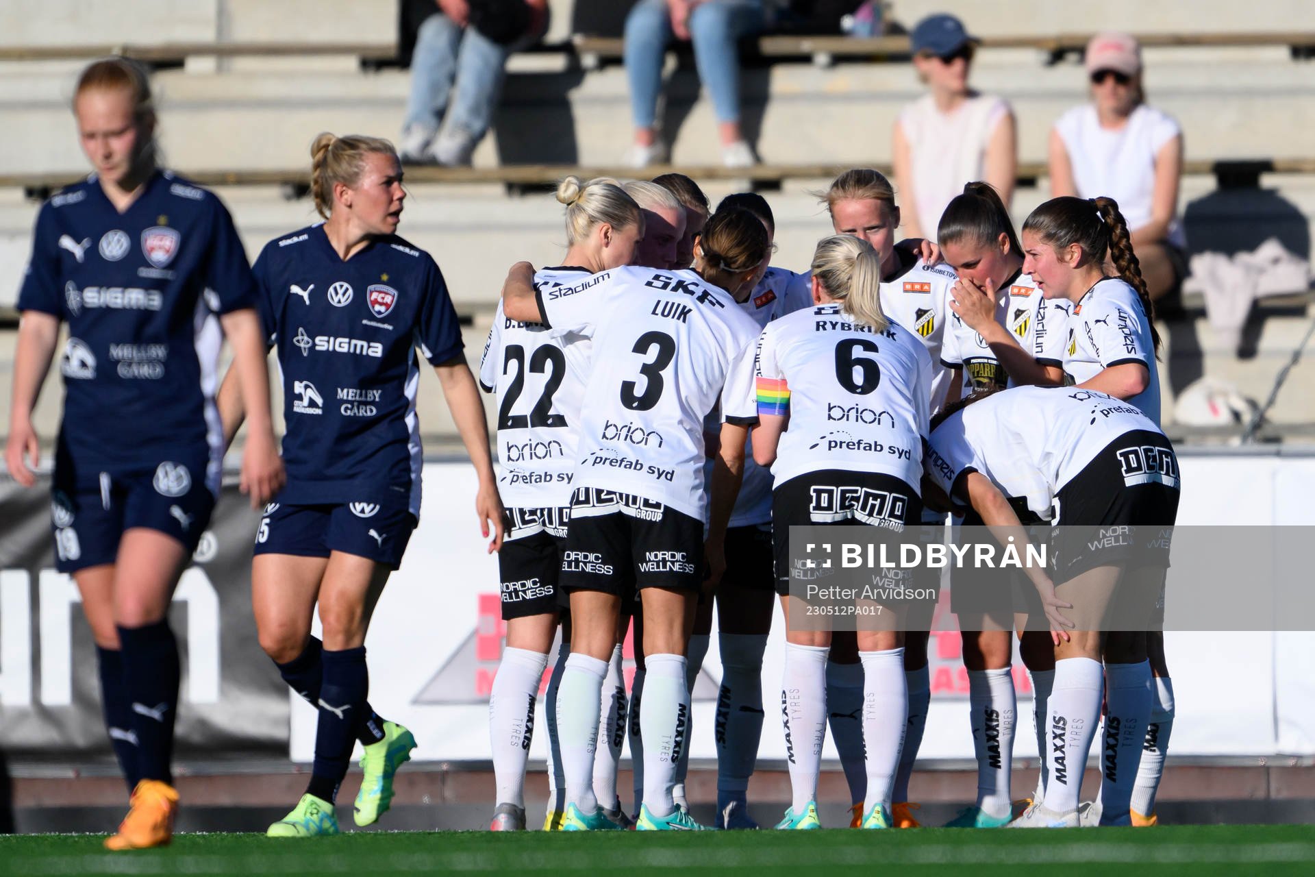 Häckens spelare jublar