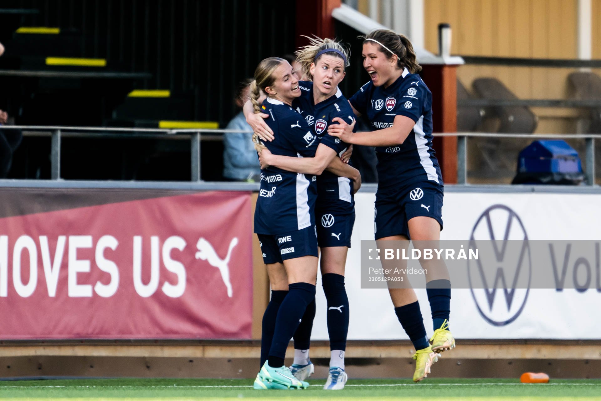 FC Rosengårds Olivia Schough jublar med Gudrun Arnardottir