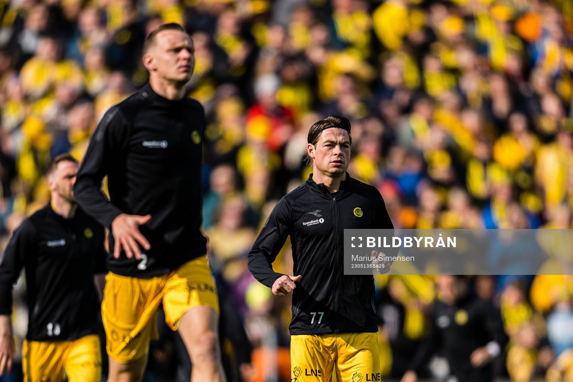 Patrick Berg of Bodø/Glimt warms up