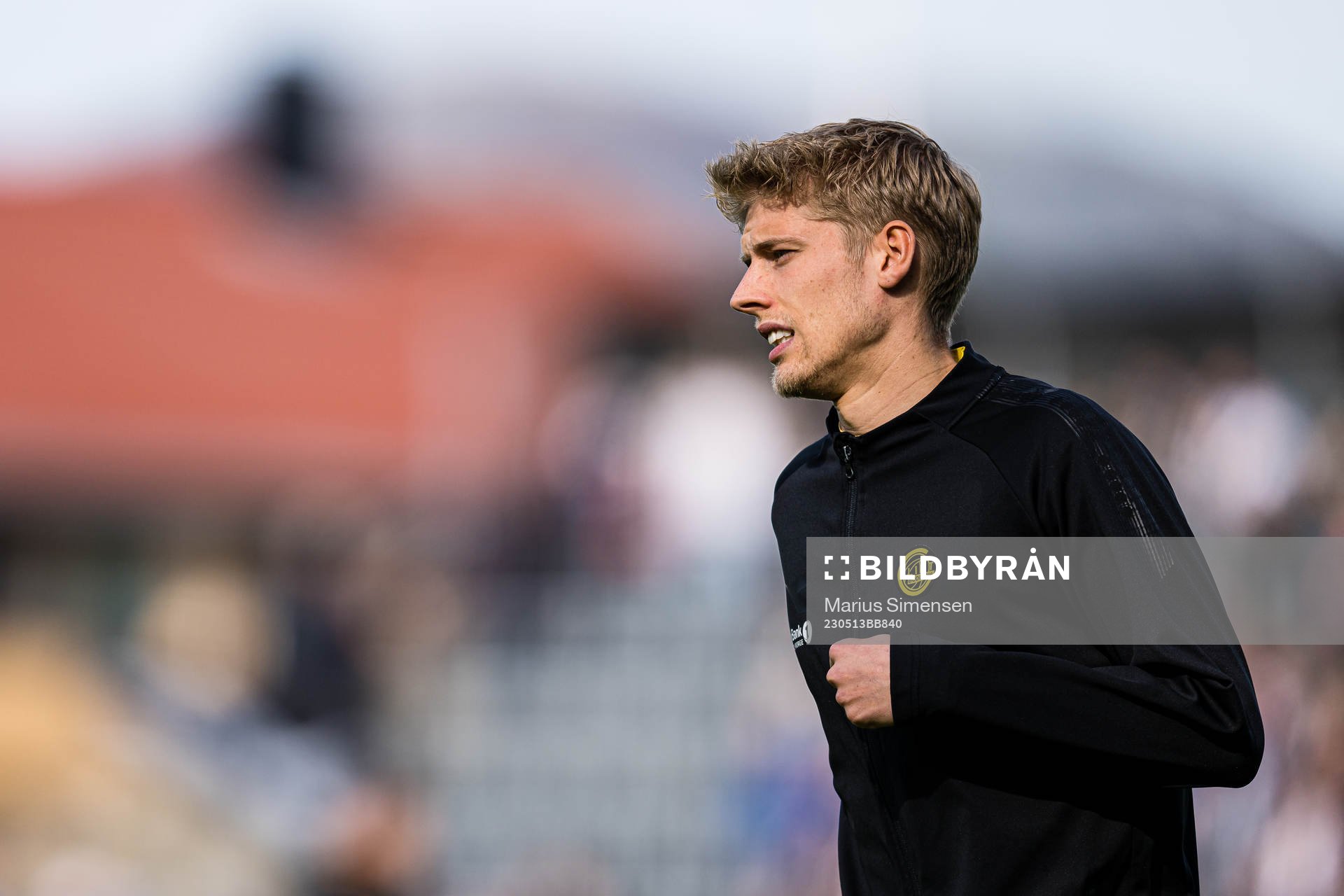 Albert Grønbæk of Bodø/Glimt warms up