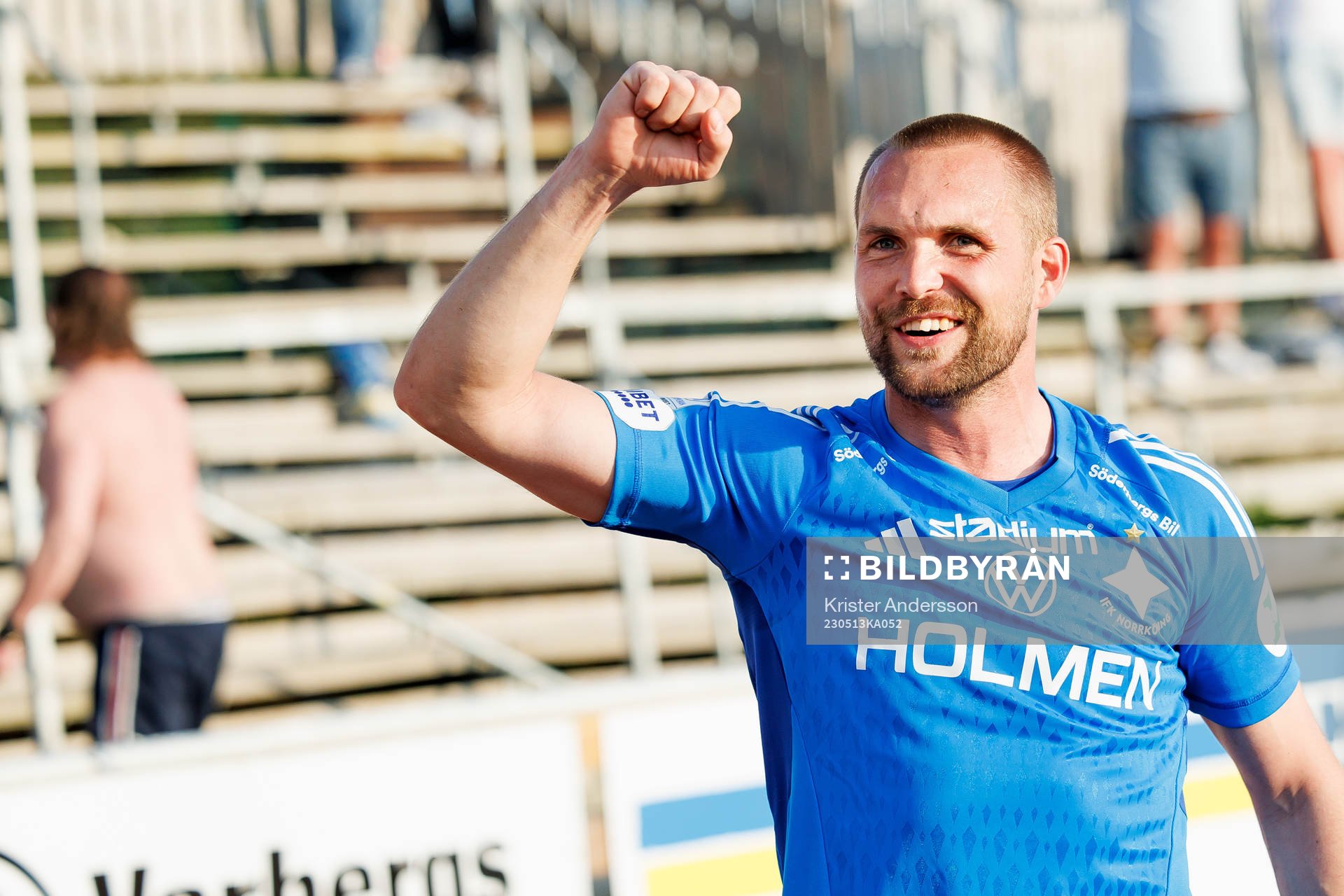 IFK Norrköpings målvakt Oscar Jansson jublar