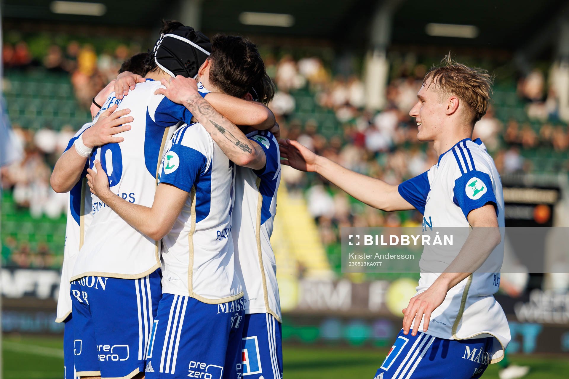 IFK Norrköpings Kristoffer Khazeni jublar med laget