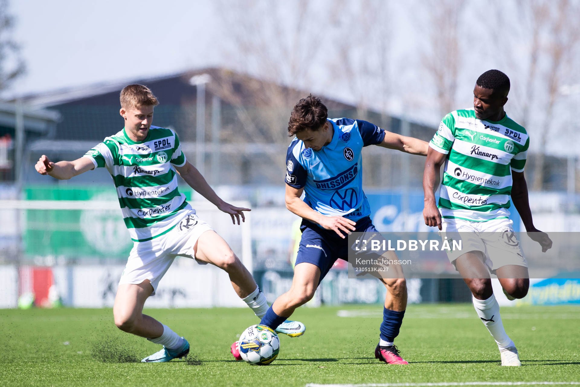 Västerås SKs Patric Åslund och Jaheem Burke  mot