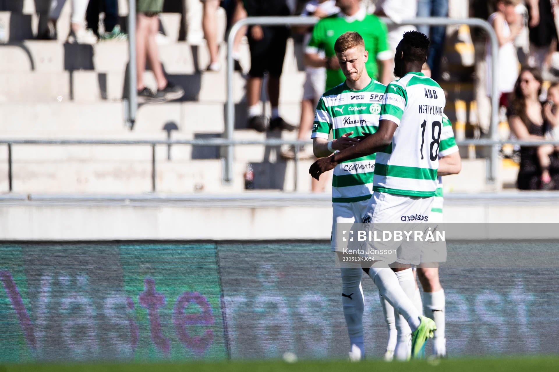 Västerås SKs Daniel Ask och Frederic Nsabiyumva deppar
