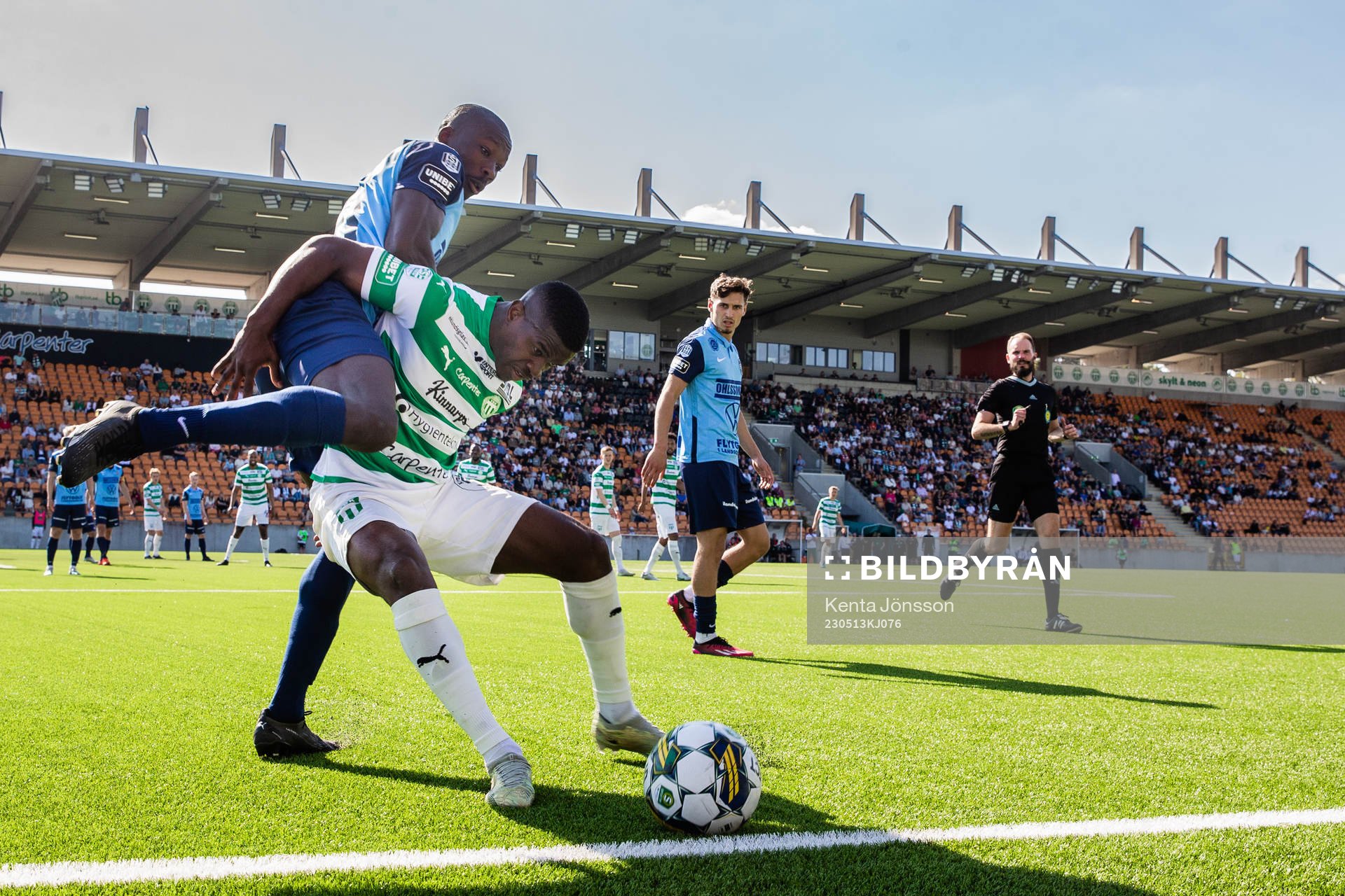 Landskronas Ousmane Diawara och Västerås SKs Jaheem Burke