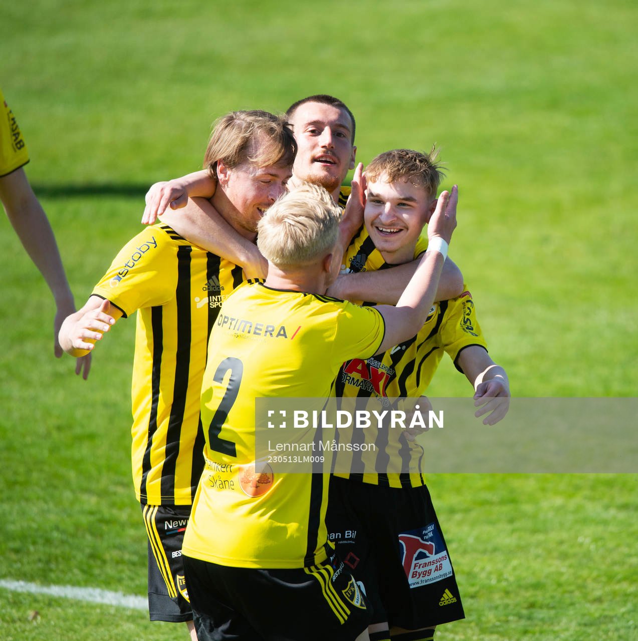 IFK Hässleholms Amir Ramanovski har gjort 2-0 och grattas av Robin Strömberg, Wictor Willseus och Erjon Rama i matchen i division 2 mellan IFK Hässleholm och IFK Berga i Hässleholm 13 maj 2023.
