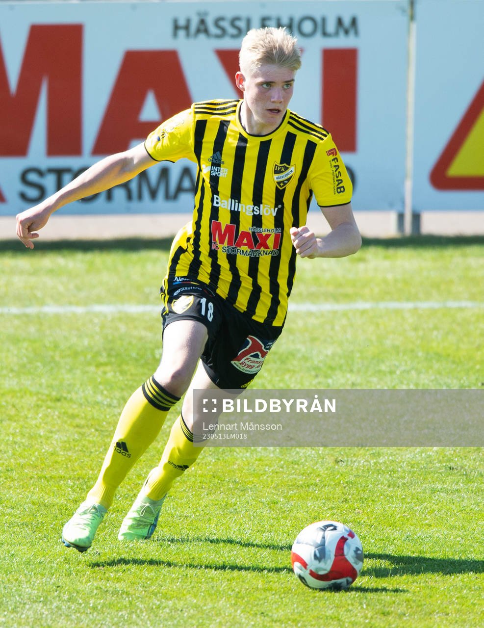 IFK Hässleholms Linus Roslund i matchen i division 2