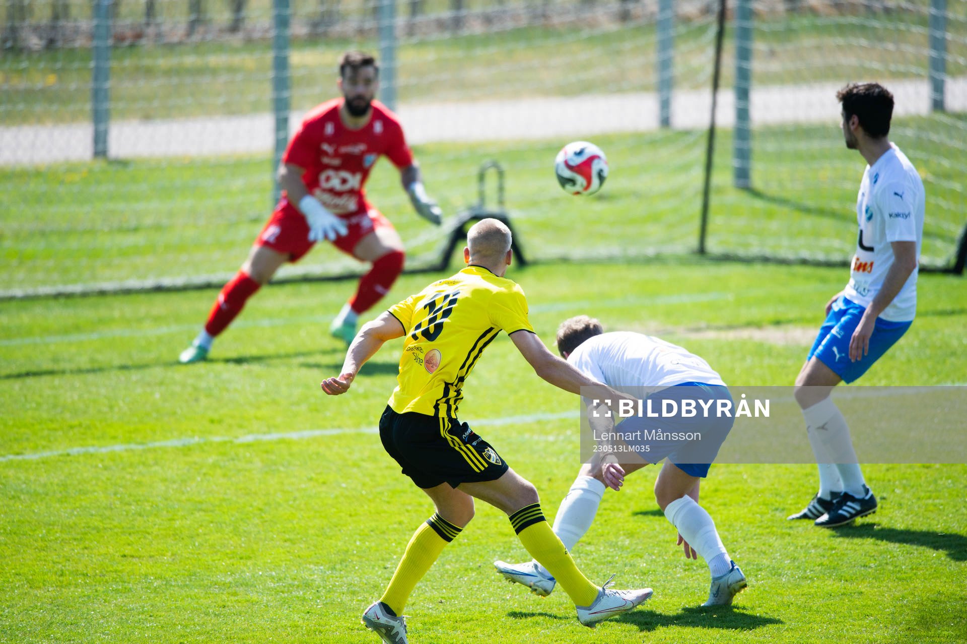 IFK Hässleholms Olle Kjellman Olblad gör 1-0 i matchen i