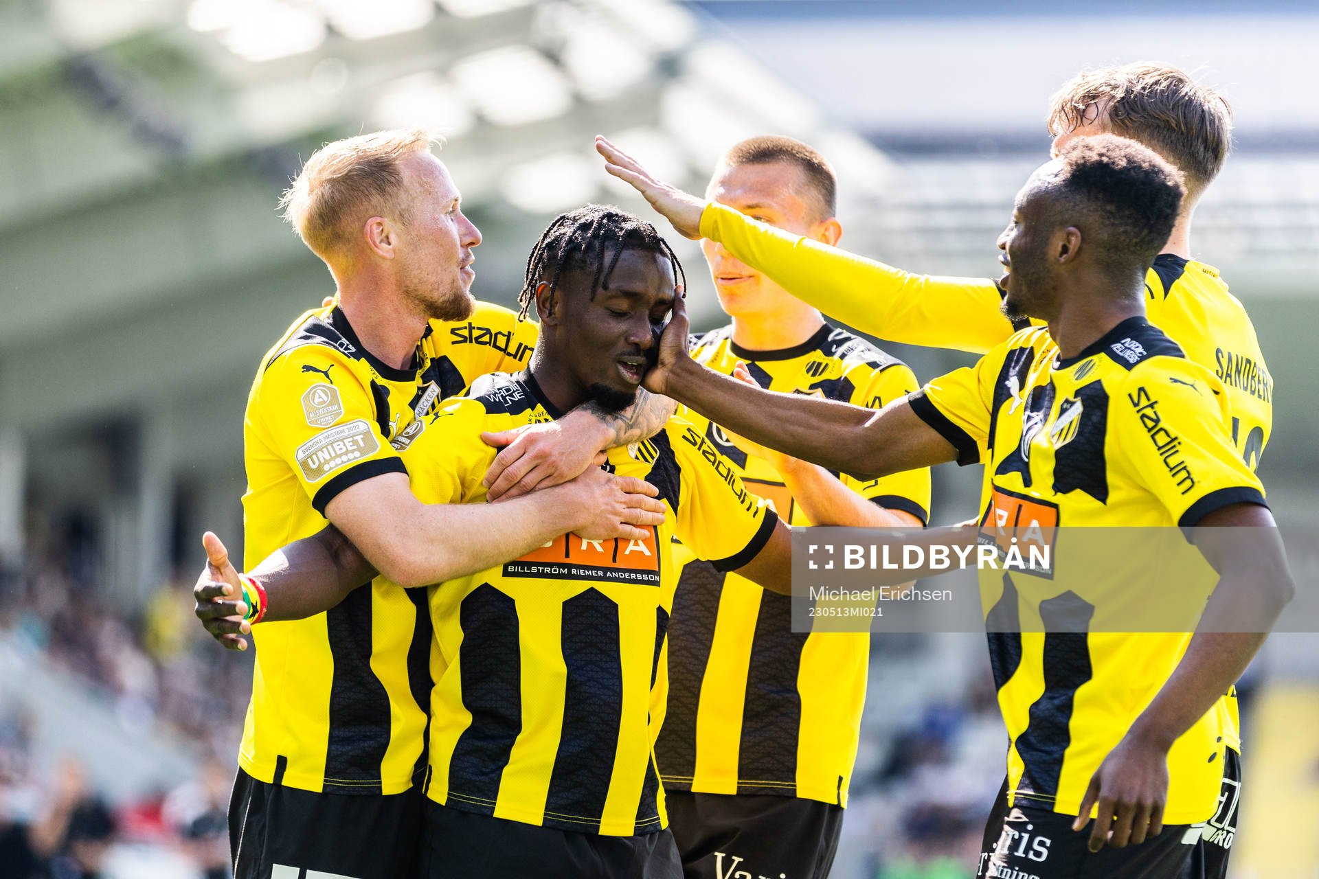 Häckens Ibrahim Sadiq jublar med lagkamrater